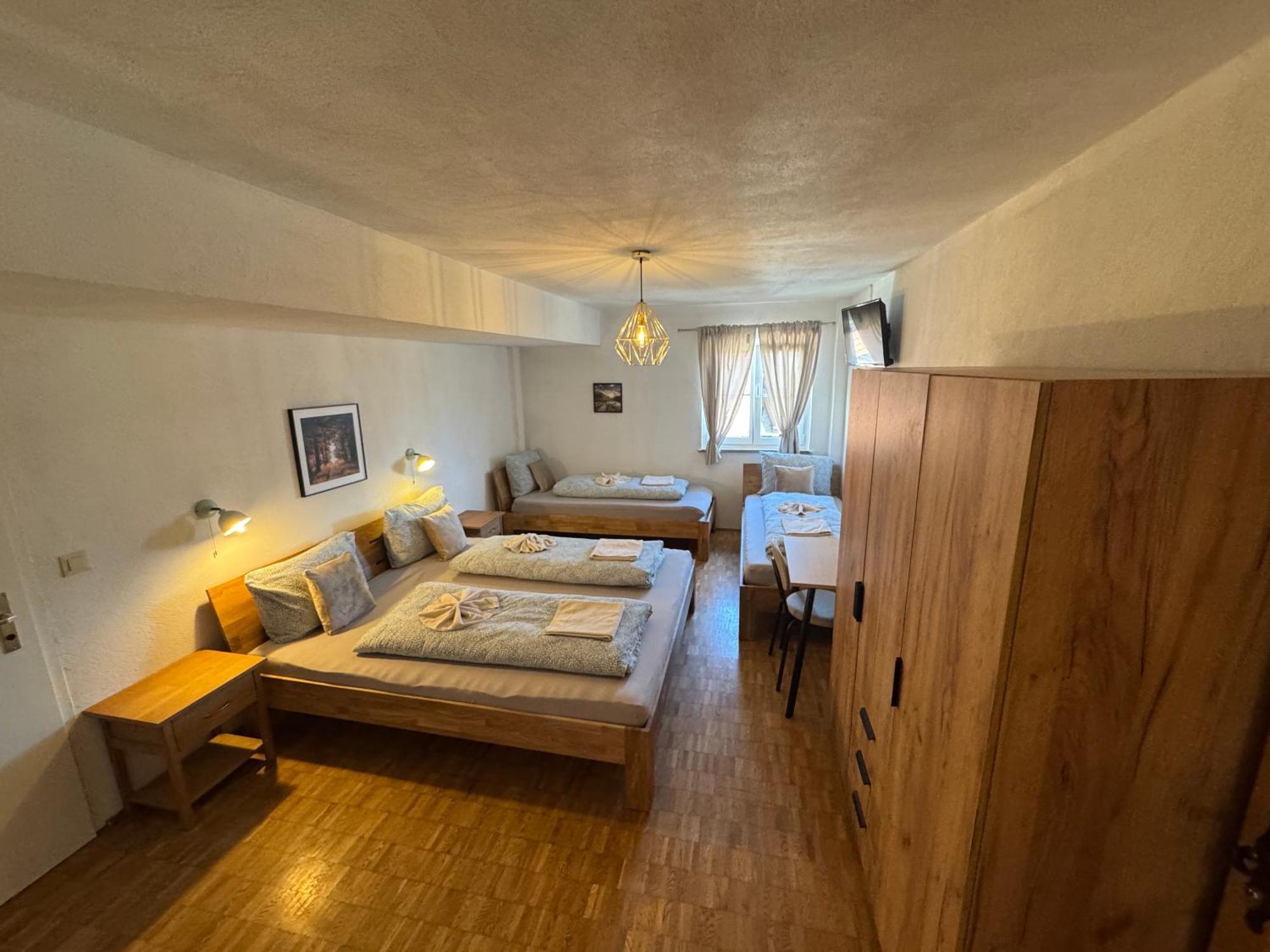 Vierbettzimmer mit eigenem Bad