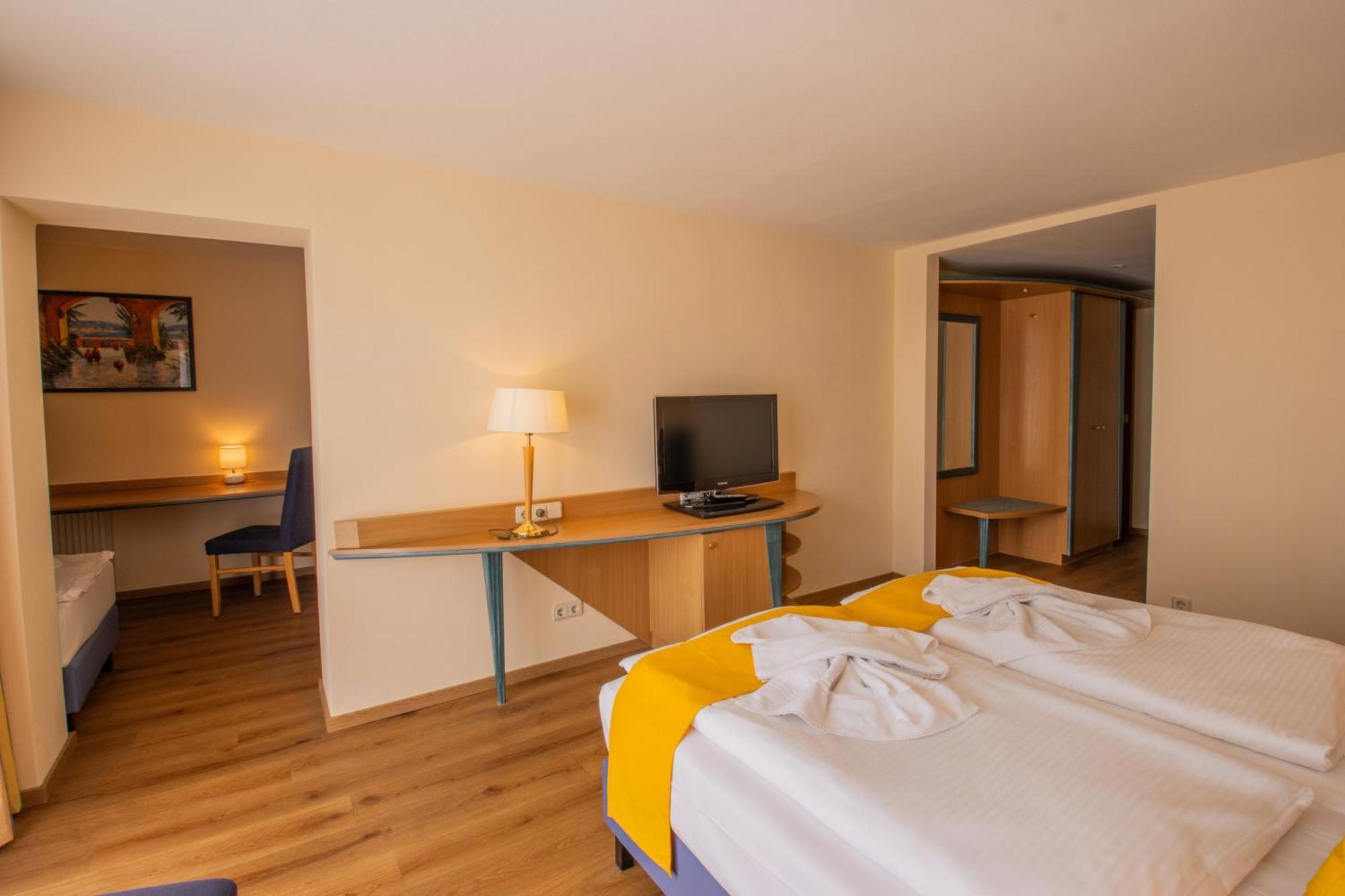 Dreibettzimmer mit Balkon