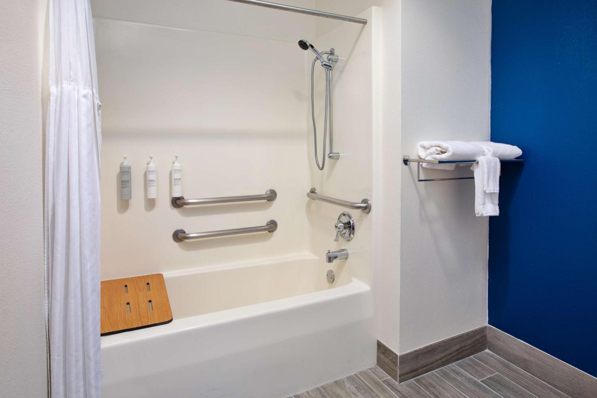 King Room with Mobility Accessible Tub