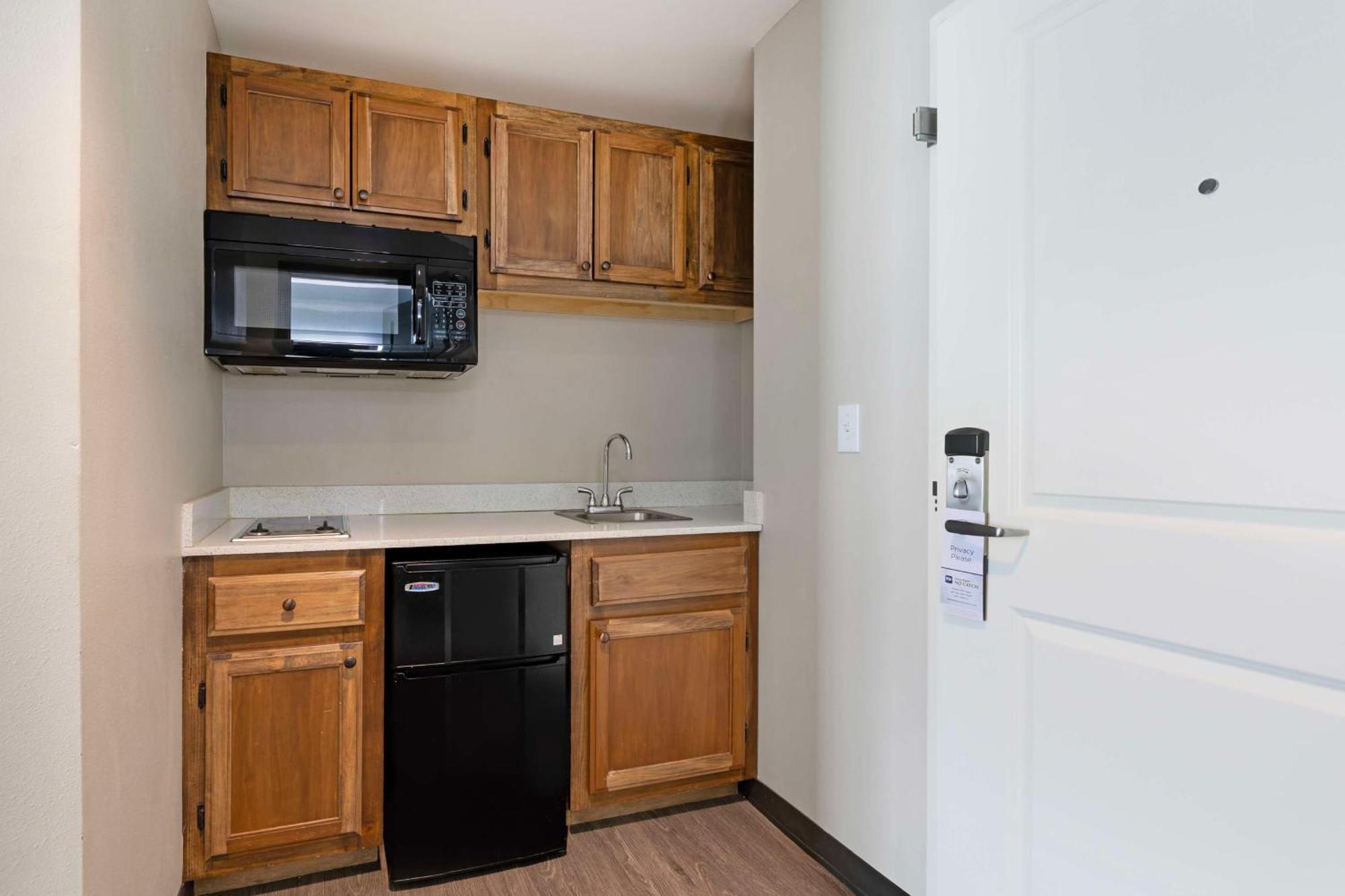 King Room Mobility Accessible Roll Shower