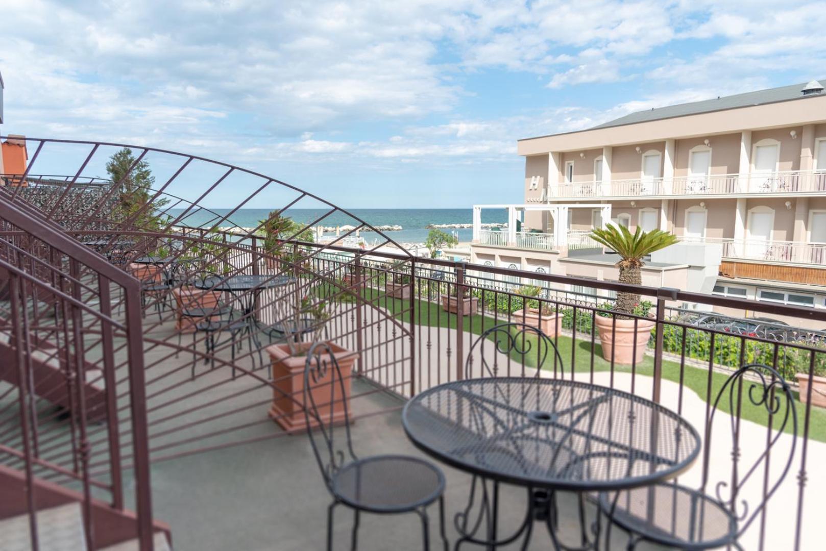 Camera Matrimoniale con Balcone - Fronte Mare