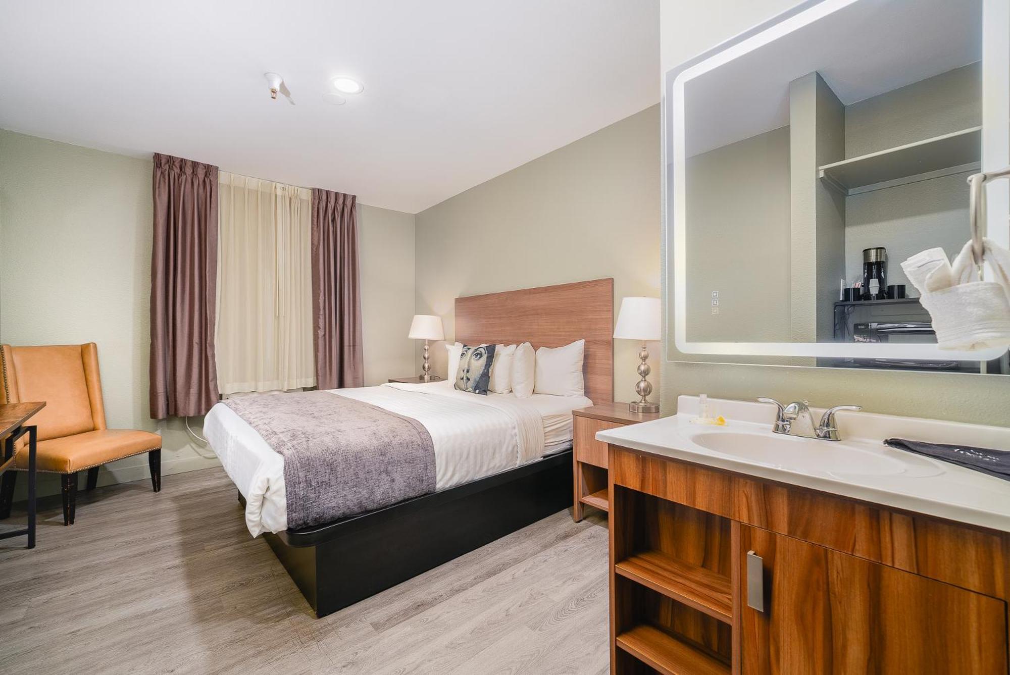 Pet friendly room, 1 king bed