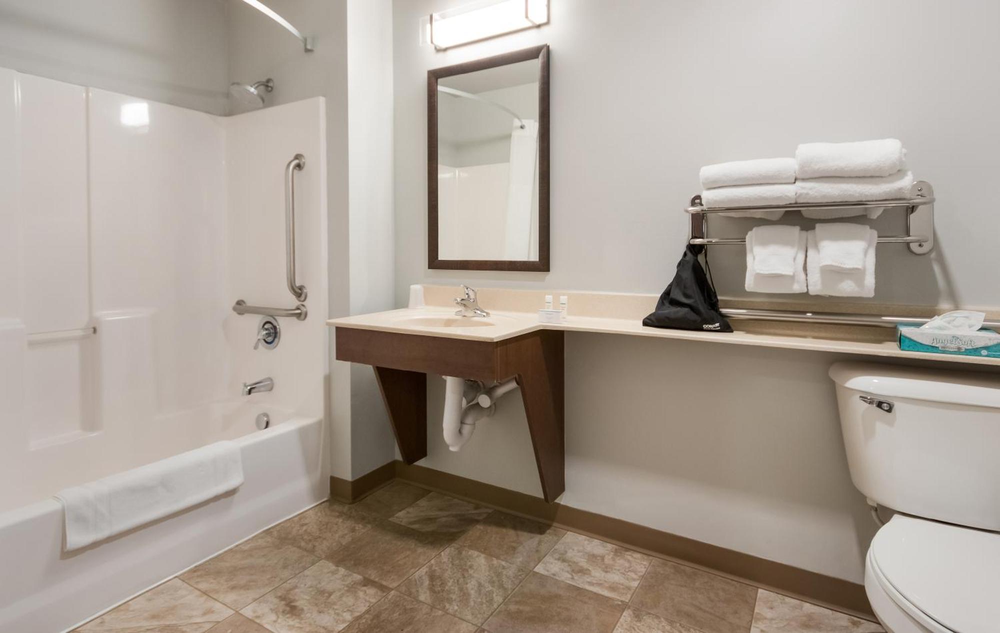 Queen Room Two Queen Beds Mobility Accessible