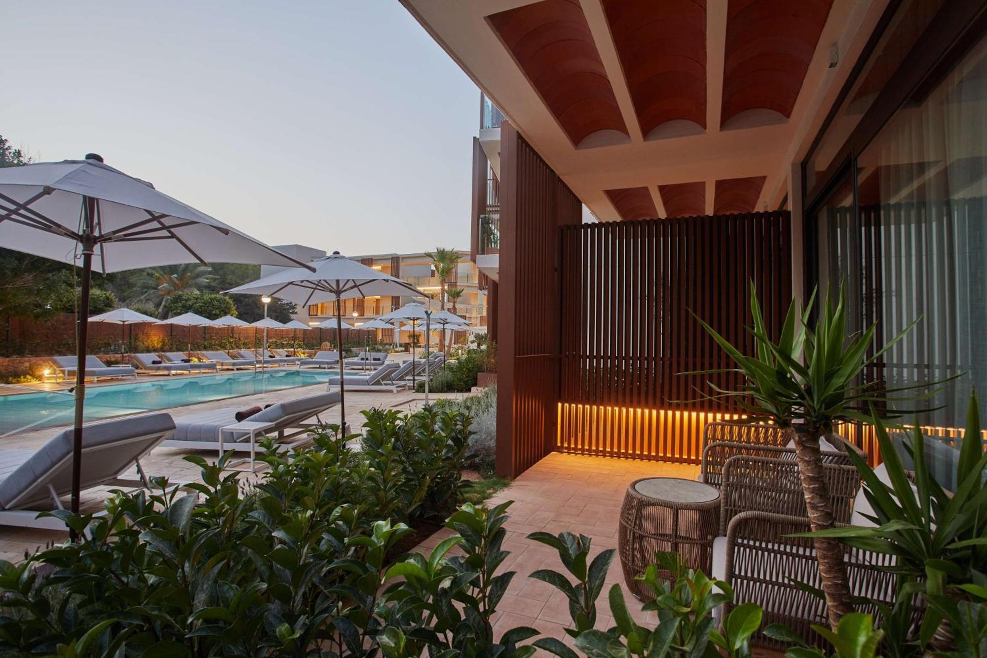 Chambre Lit King-Size Club - Vue sur Piscine