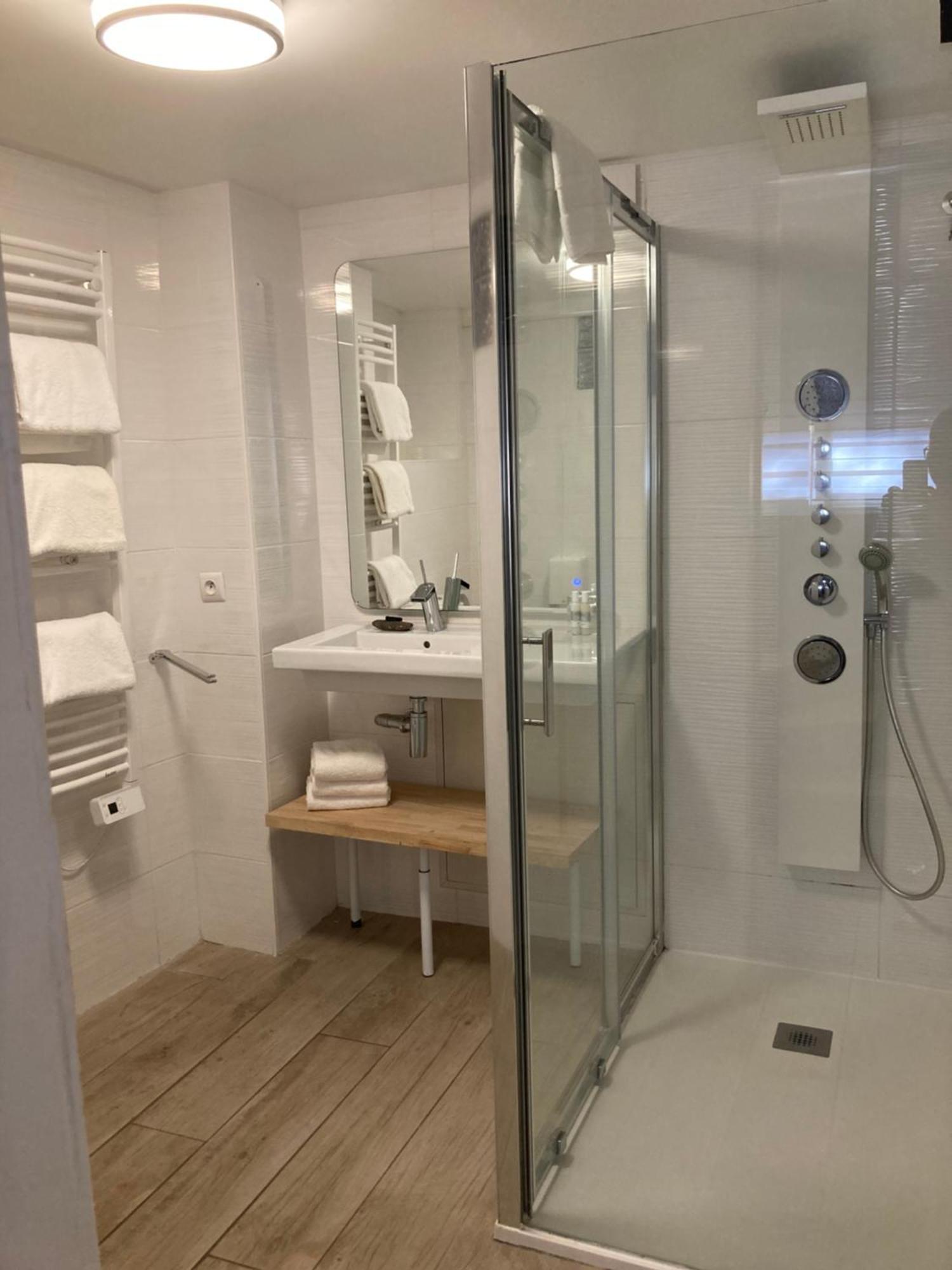 One-Bedroom Loft Apartment with Balcony - 140cm Double Bed