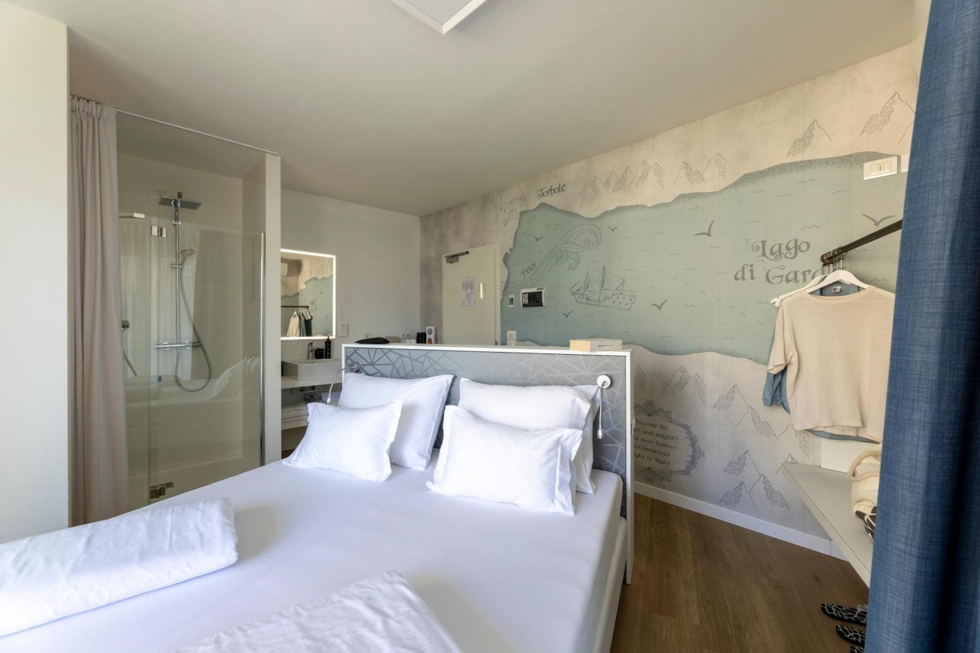 Queen Room Terrace Lake View