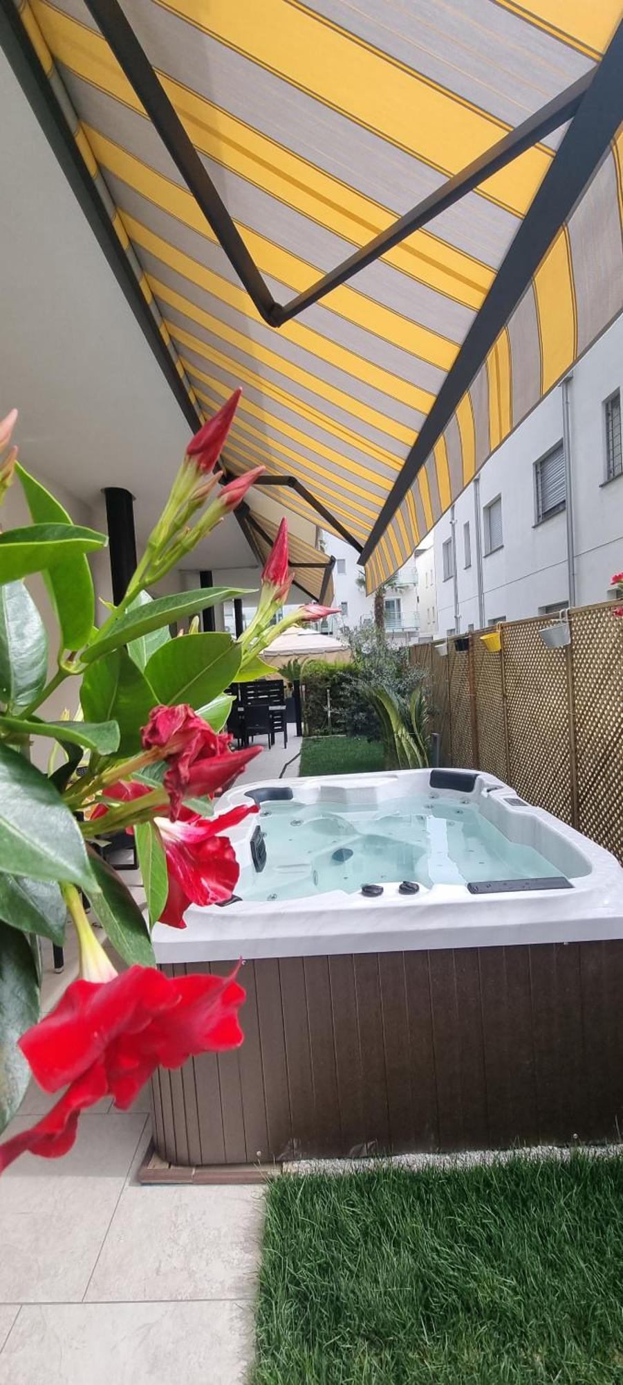 Suite Spa Bath,1661640235:JPEG