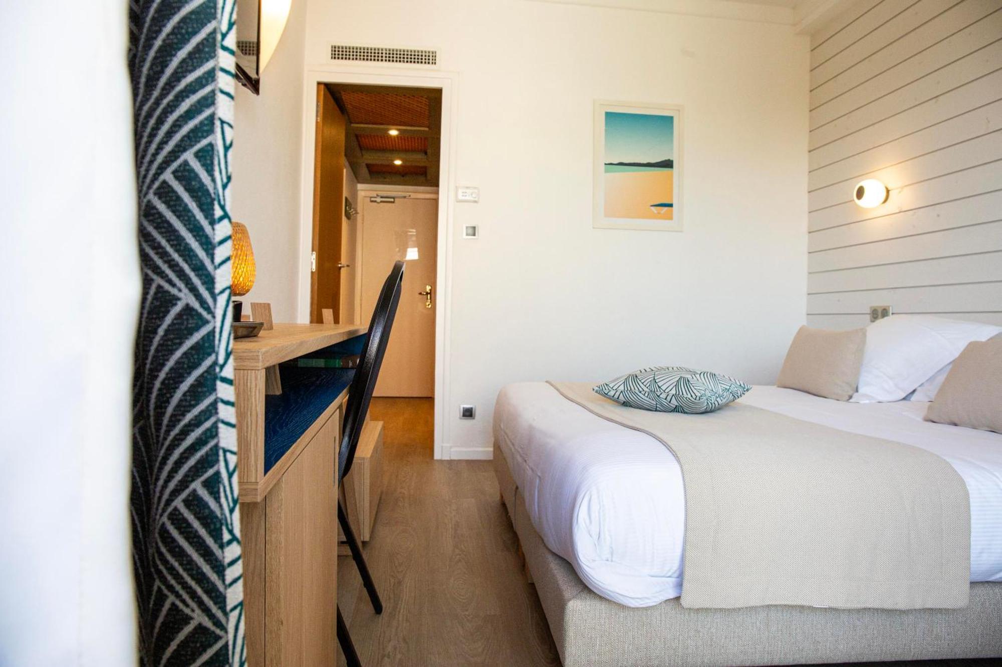 Room Balcony Lateral Sea View