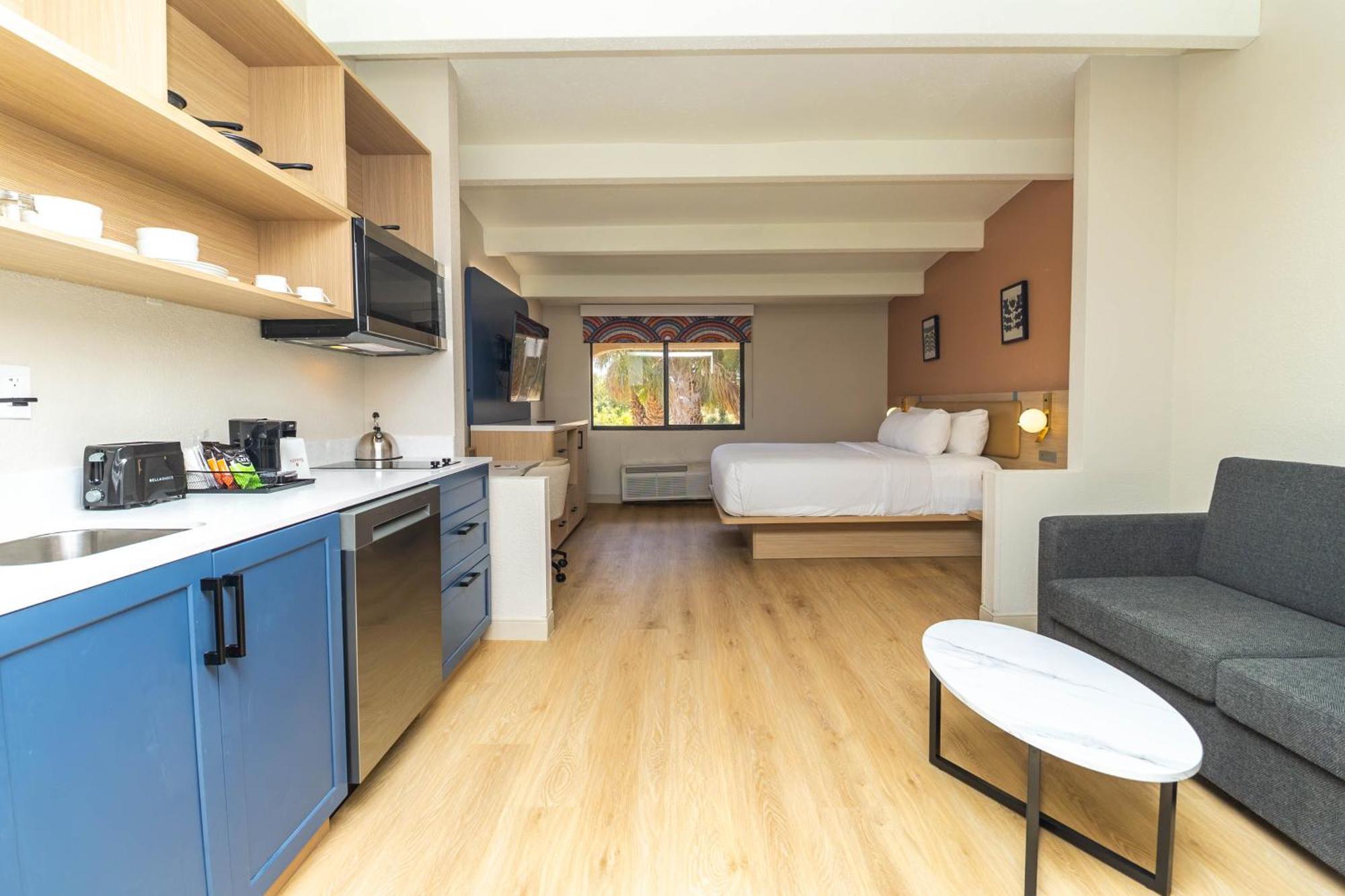 Queen Room - Mobility Access/Non-Smoking