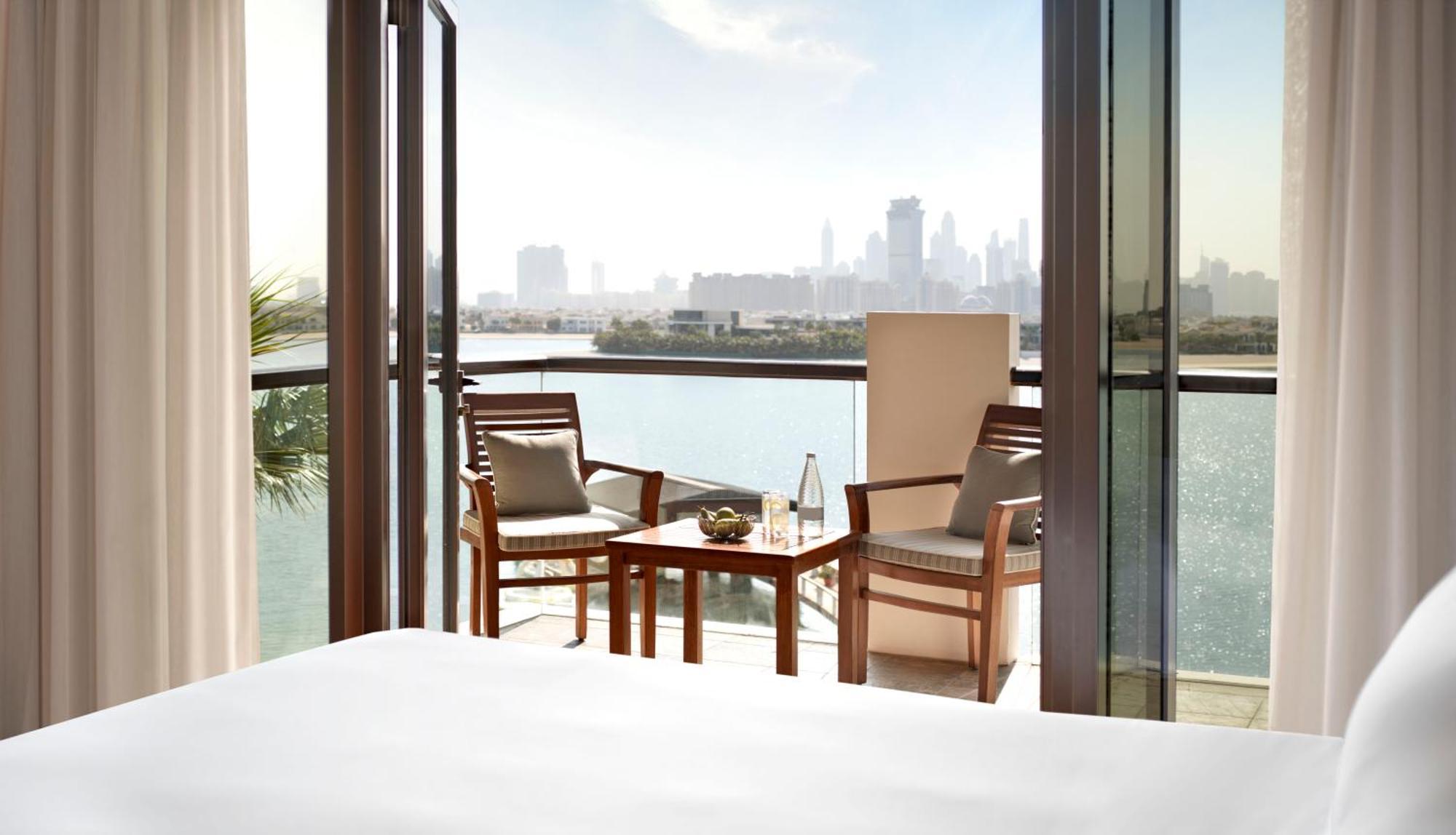 Junior King Suite Sofa Bed Private Balcony Club Access,1662991317:JPEG