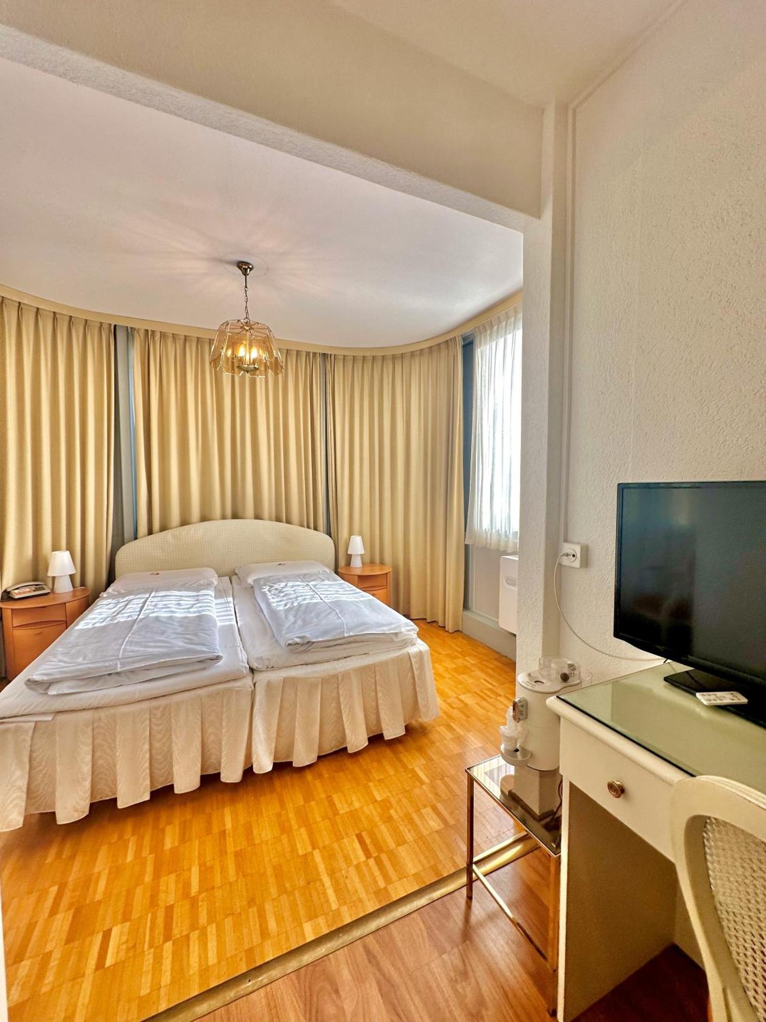 Double Room Partial Lake View