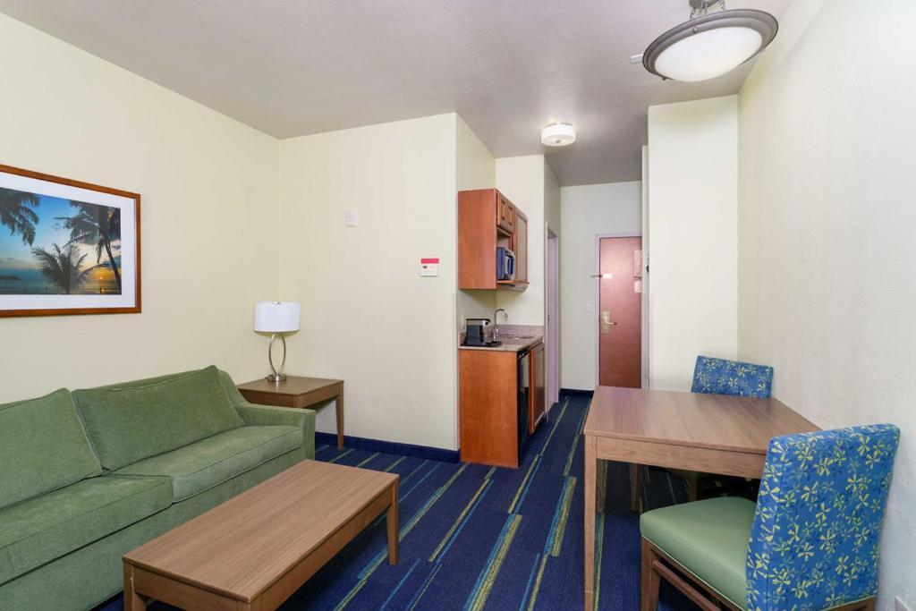 Queen Suite Two Queen Beds
