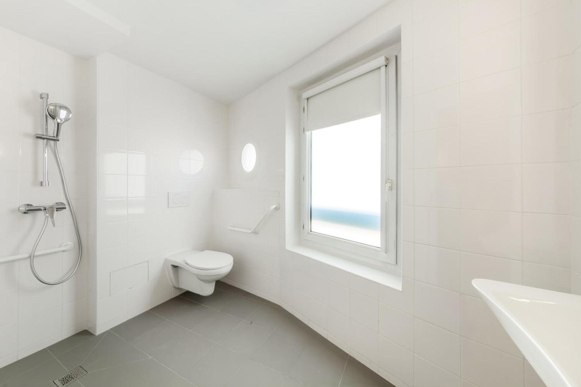 Chambre Standard pour Personnes à Mobilité Réduite avec 1 Lit Double et 1 Lit Simple