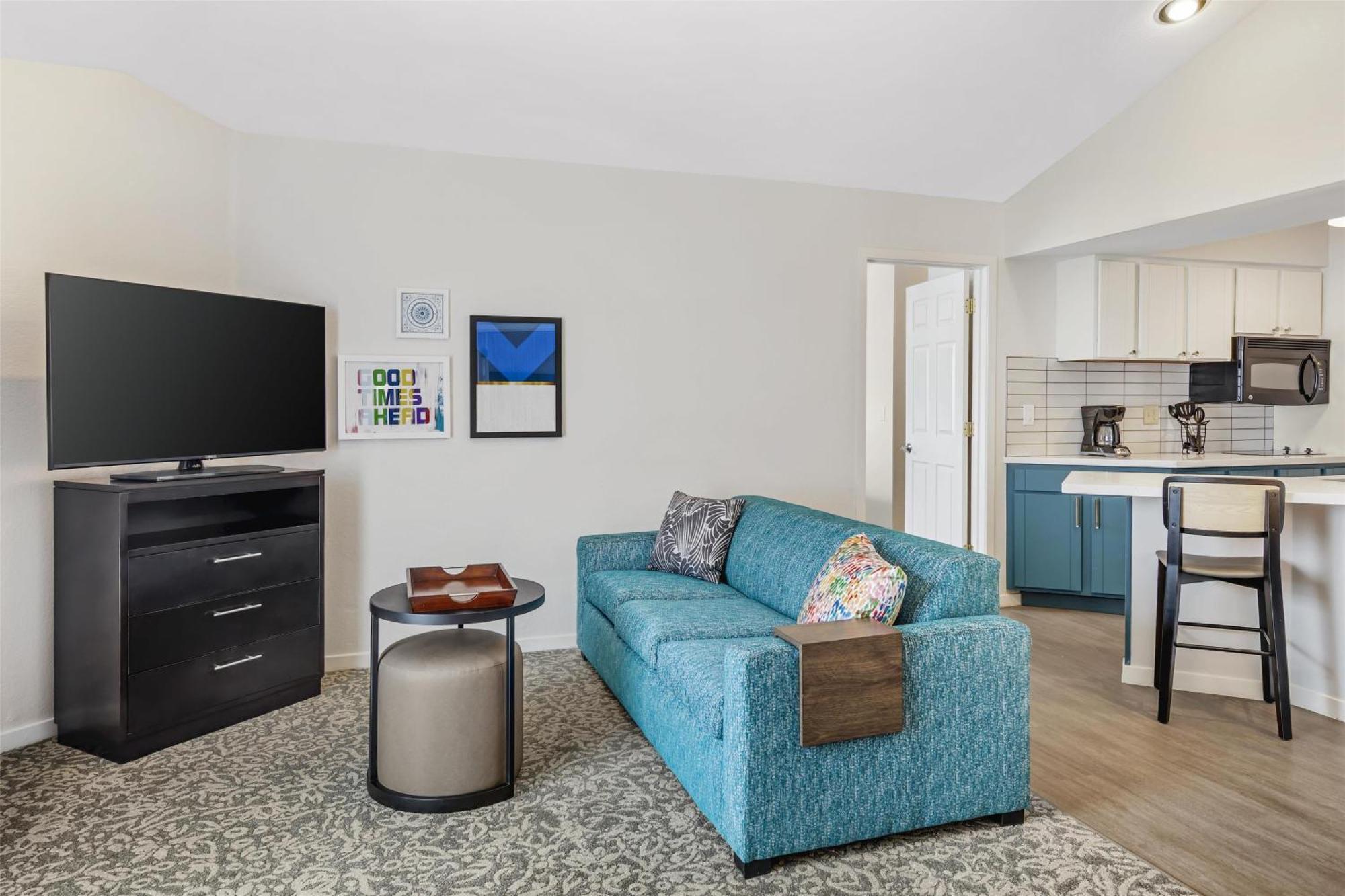Two-Bedroom Queen Suite Roll Shower Mobility or Hearing Accessible