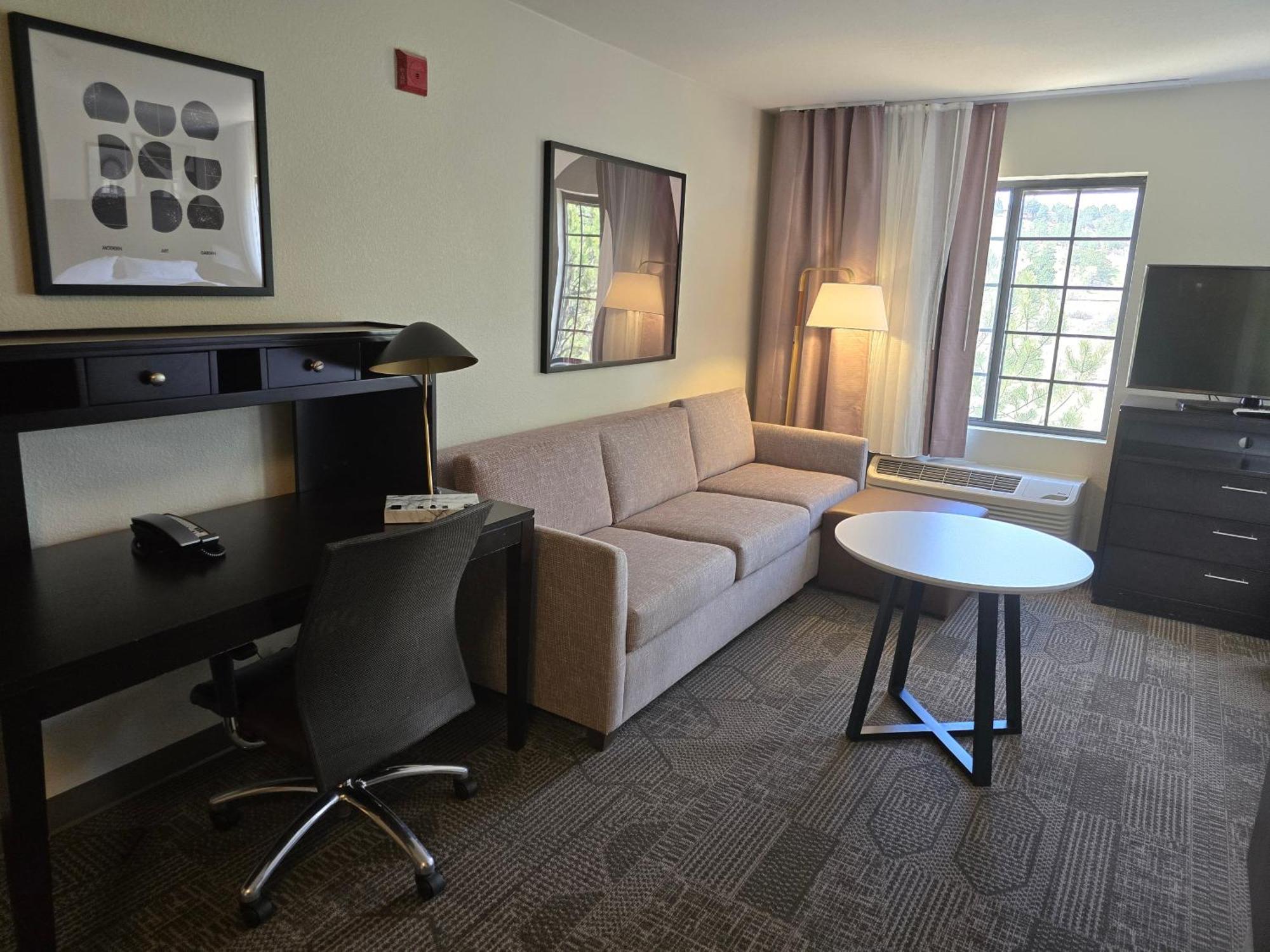 Studio Queen Suite