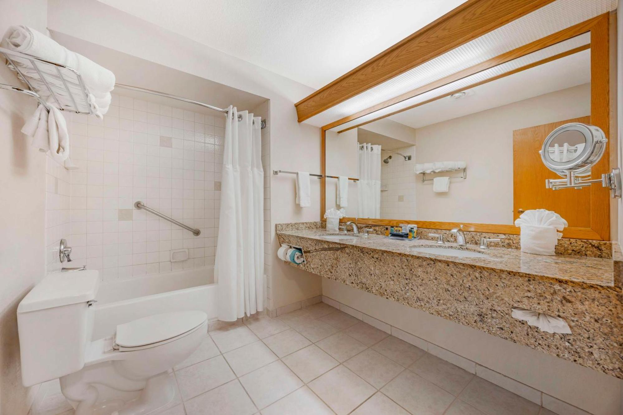 Queen Suite with Sofa Bed - Non-Smoking