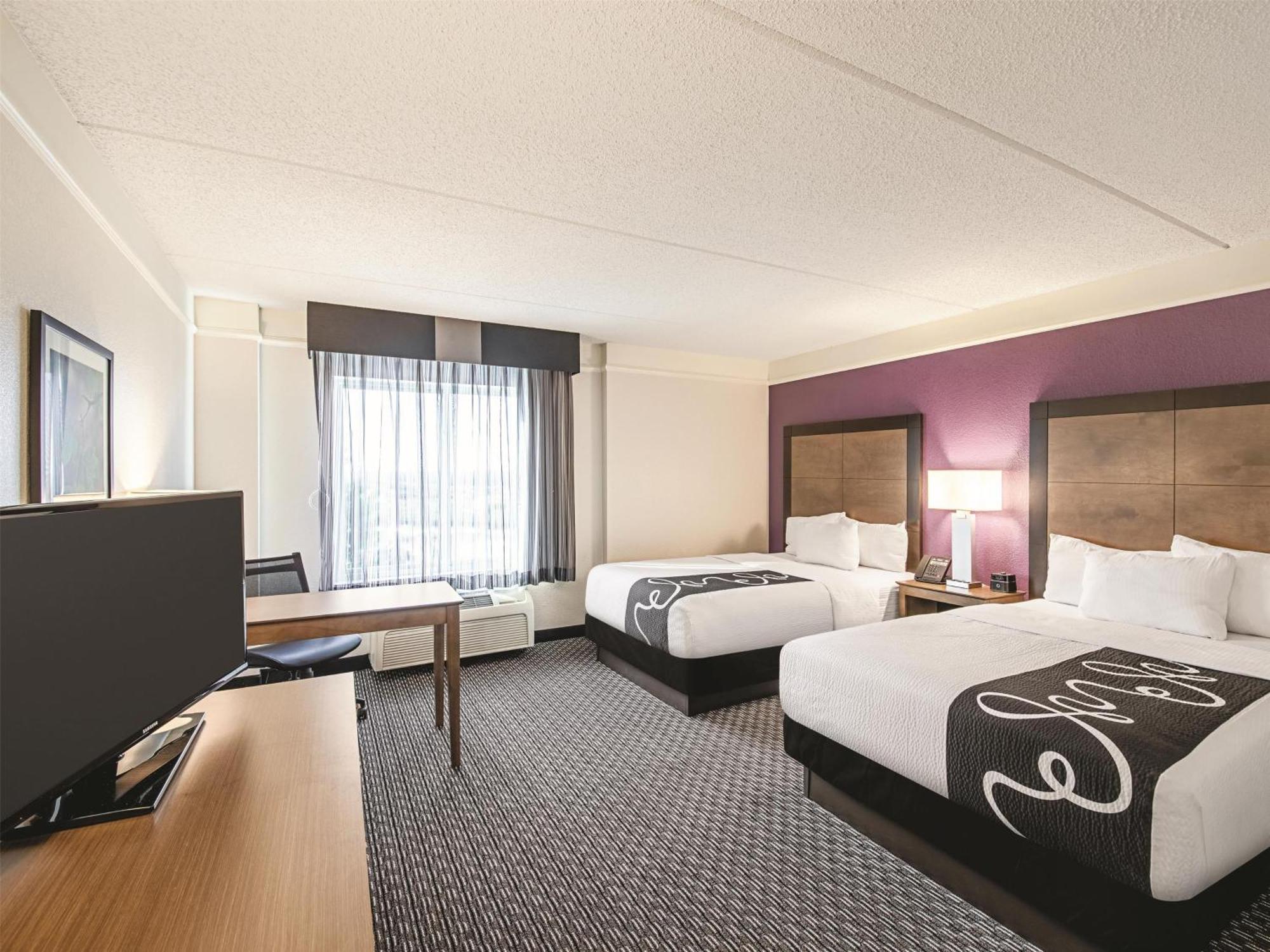 Double Room Two Double Beds Bath Tub Mobility or Hearing Accessible Non-Smoking,1665415146:JPEG