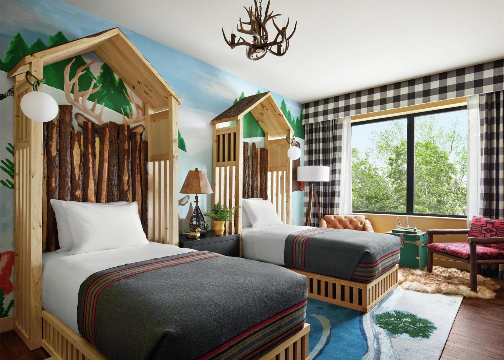 Graduate Family King Room Two Twin Beds