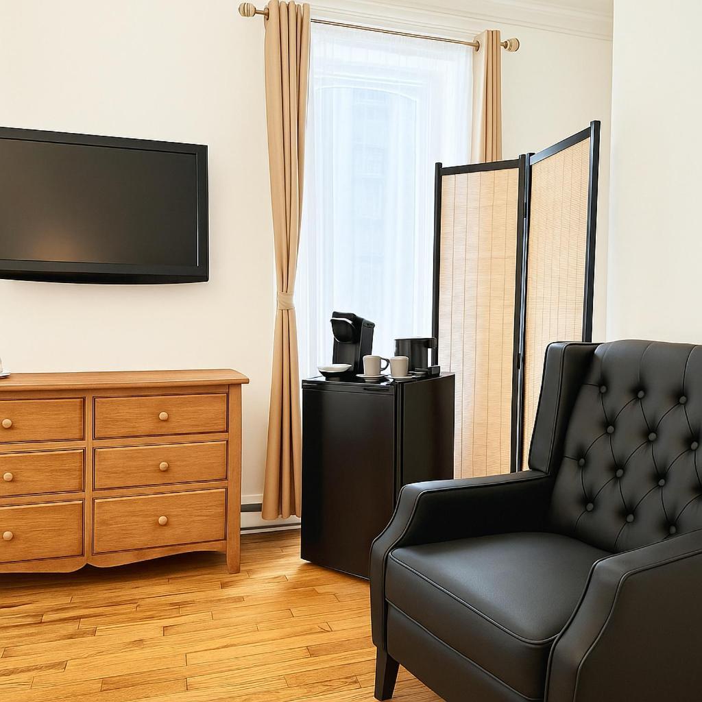 Standard Queen Room