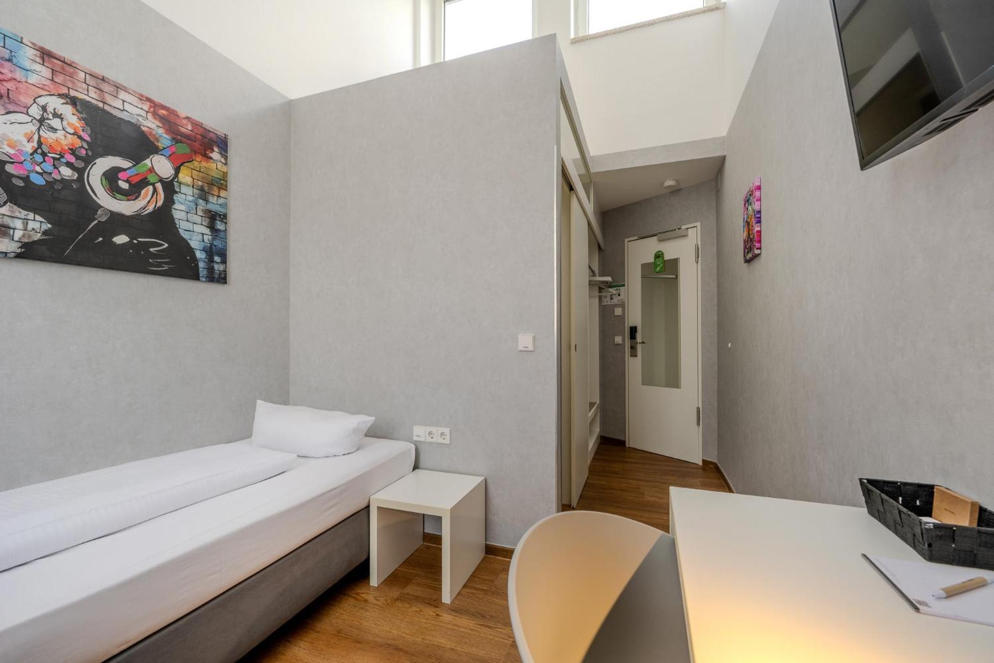 Single Room,1666034900:JPEG