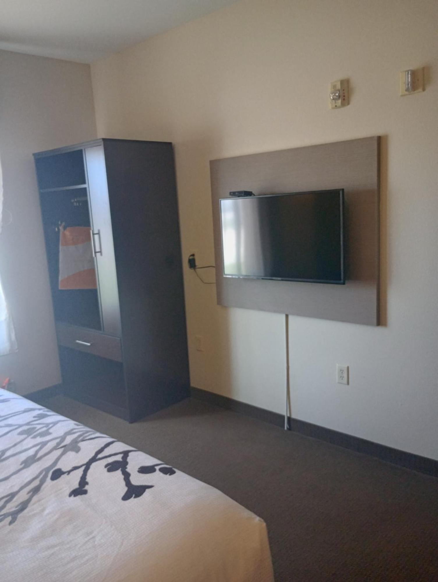 King Suite Accessible or Non-Smoking