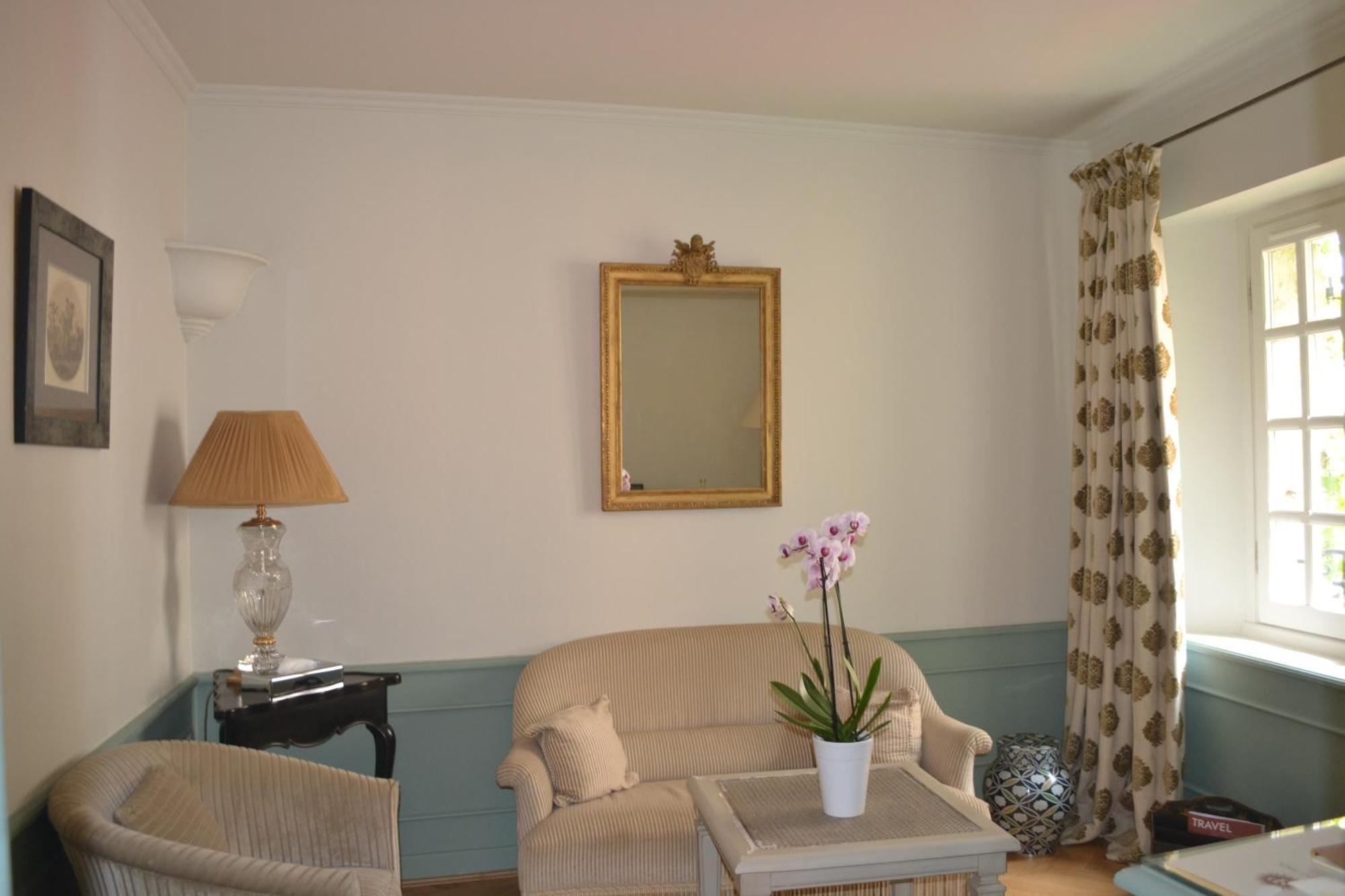 Deluxe Room,1666638181:JPEG
