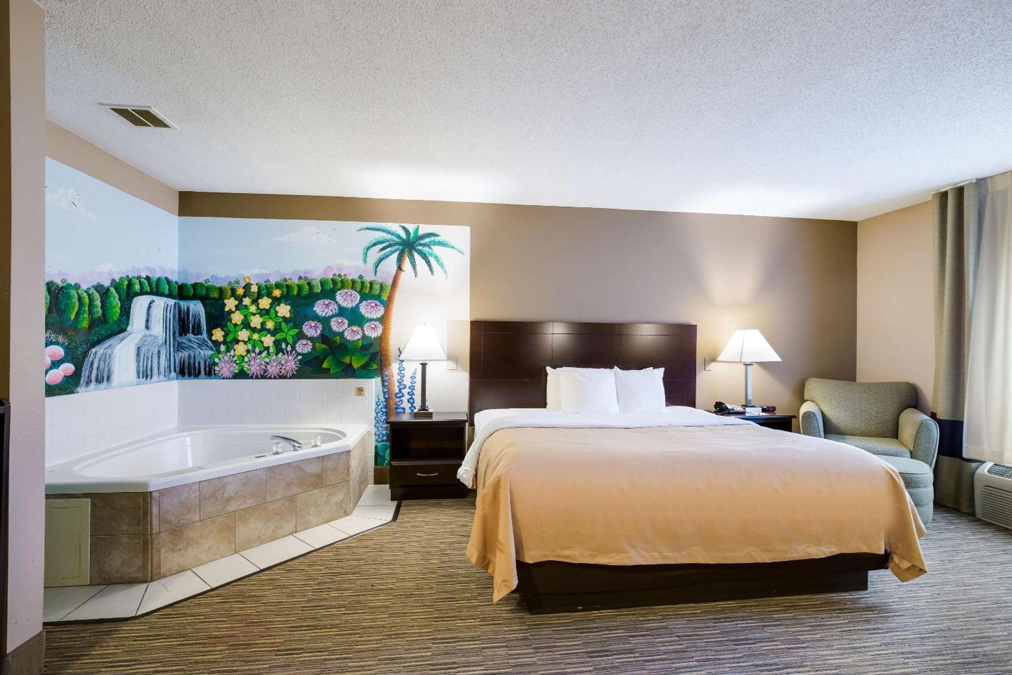 King Suite with Whirlpool - Non-Smoking