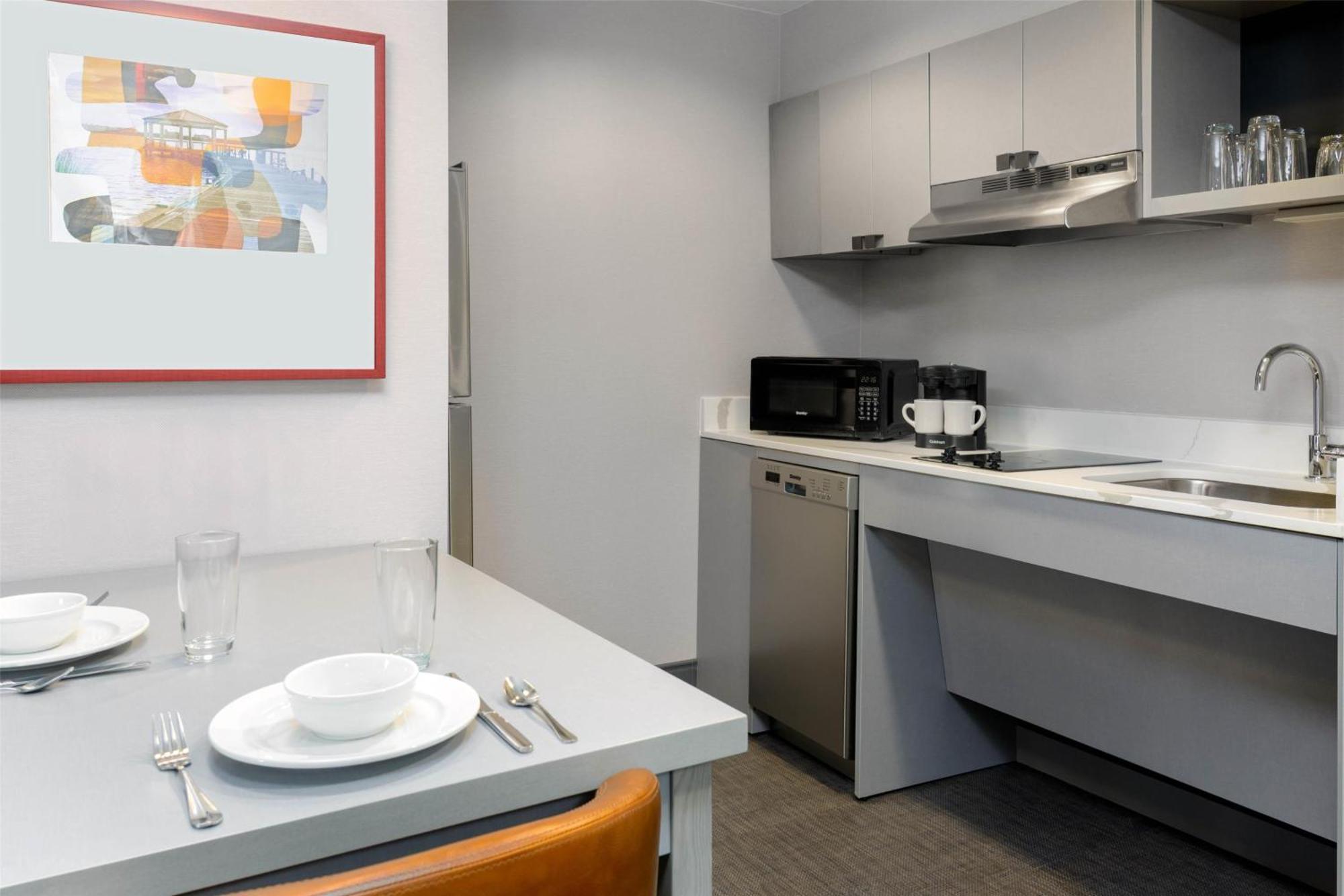 Suite with Two Queen Beds and Tub - Mobility and Hearing Access/Non-Smoking