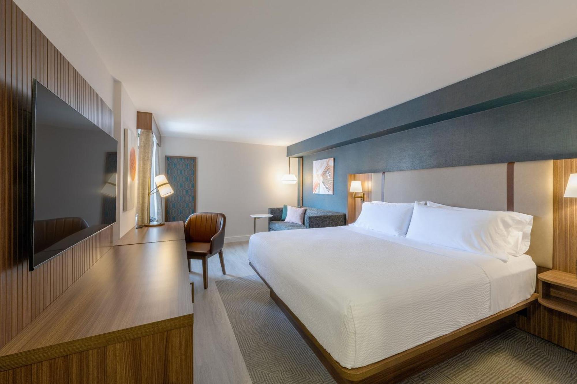 Standard King Room with Sofa Bed