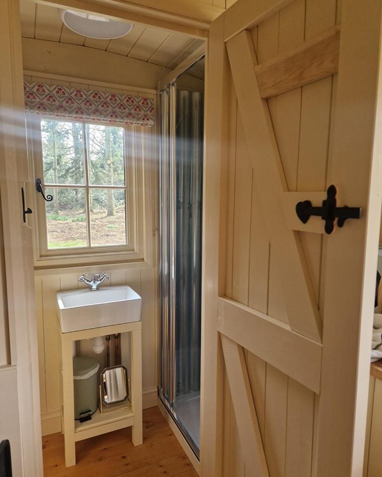 Shepherd's Hut with Garden