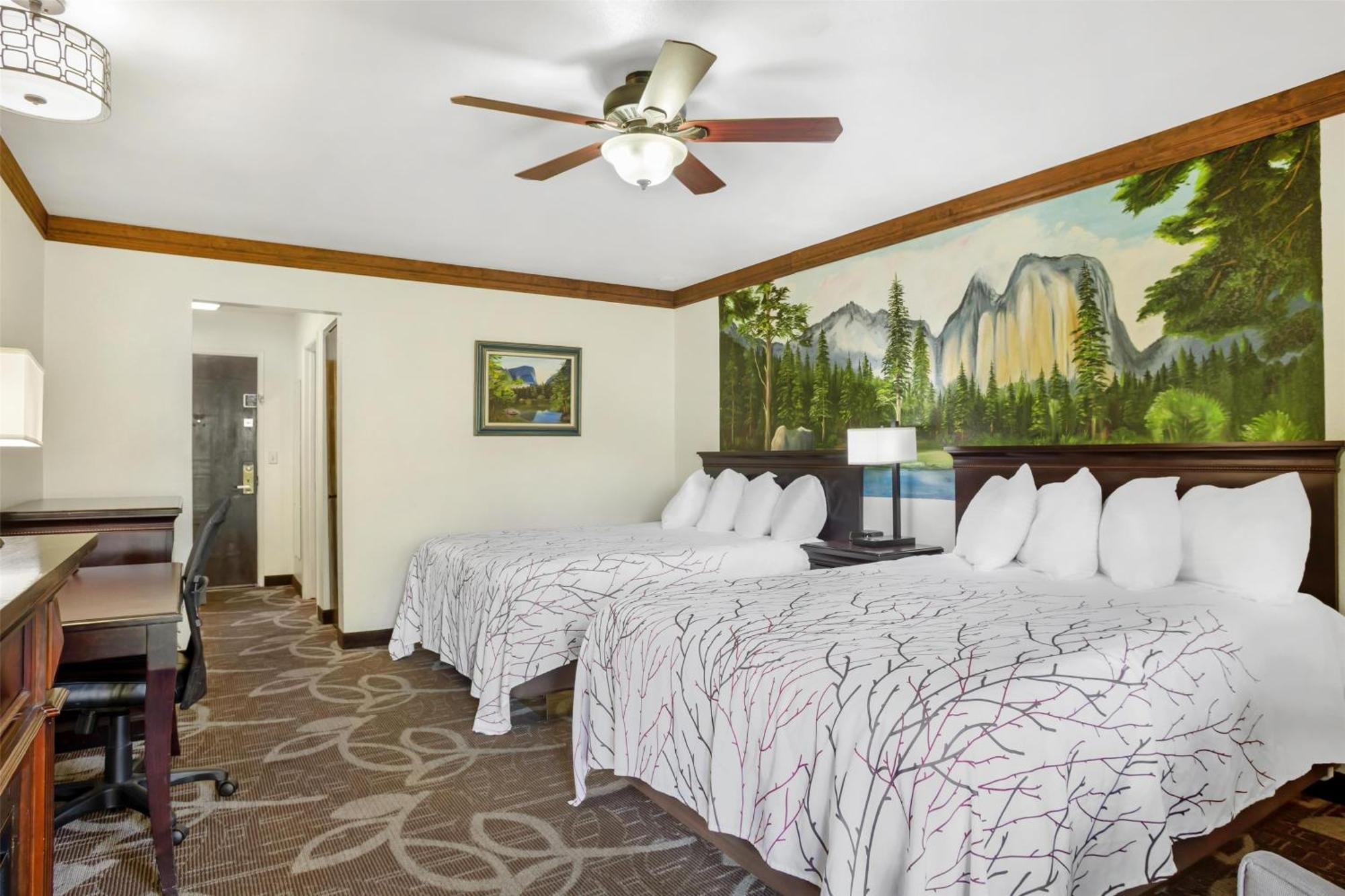 Suite mit 2 Queensize-Betten und Badewanne - barrierefrei
