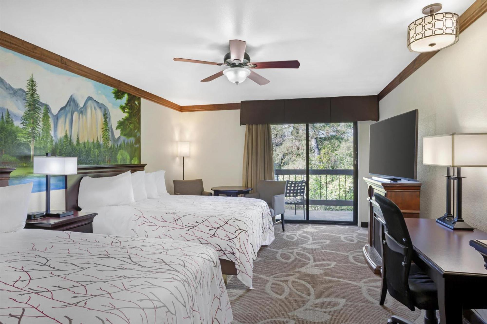 Queen Suite Two Queen Beds Bath Tub Mobility Access