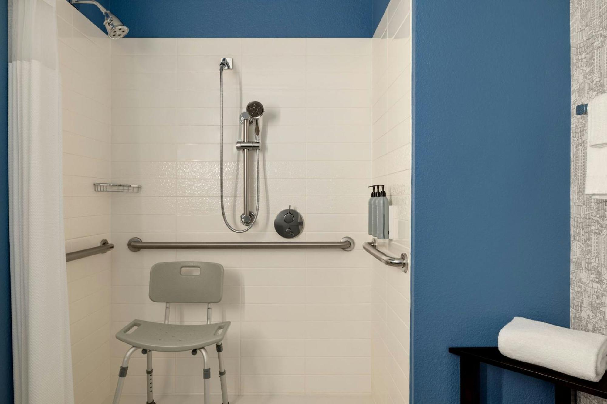 King Room Hearing Accessible or Low Floor