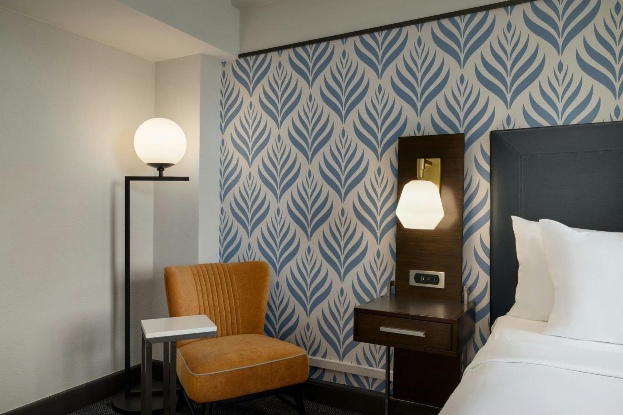 King Room Hearing Accessible or Low Floor