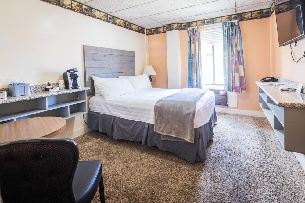 Standard Queen Room