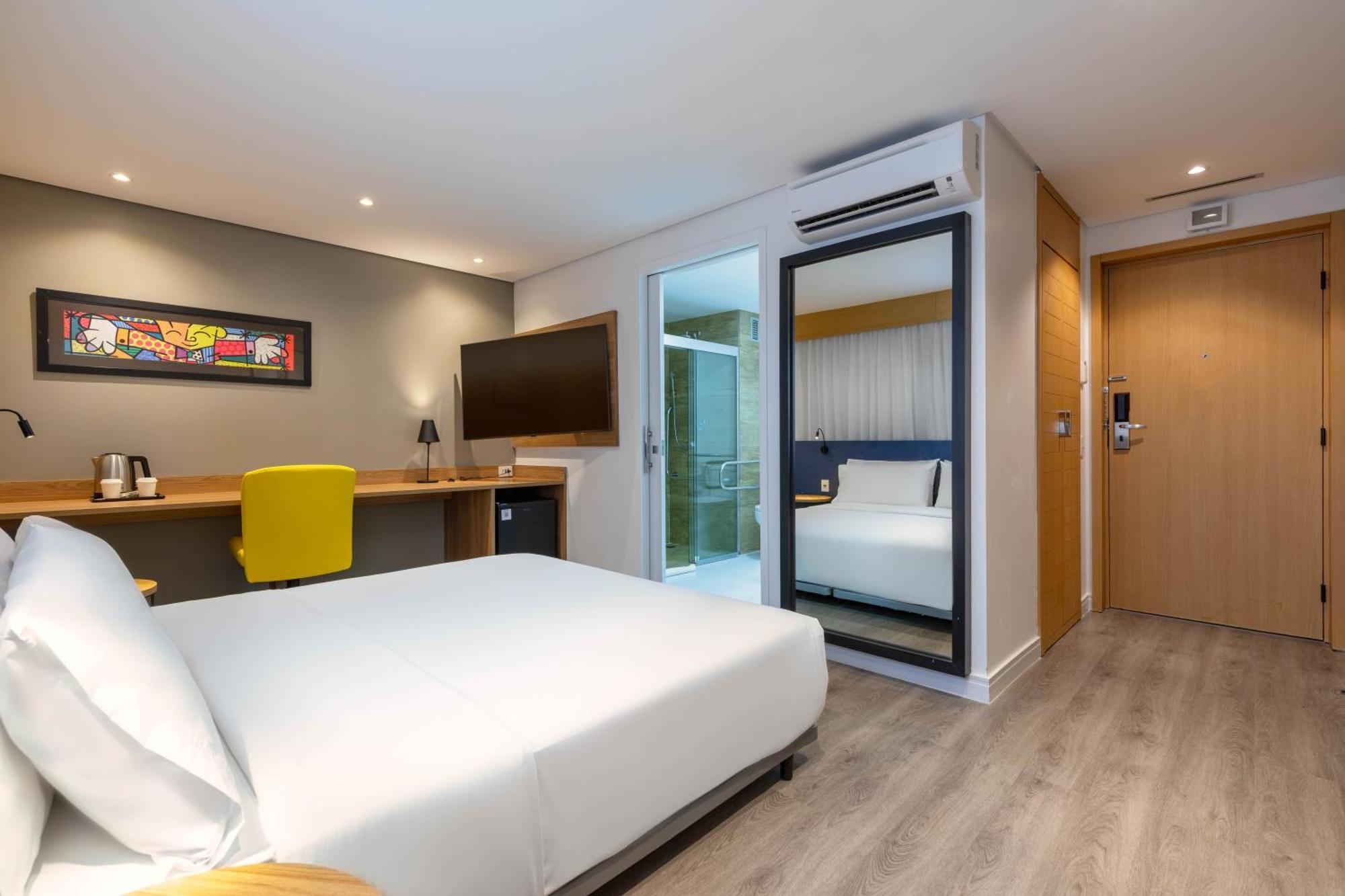 Standard King Room Accessible