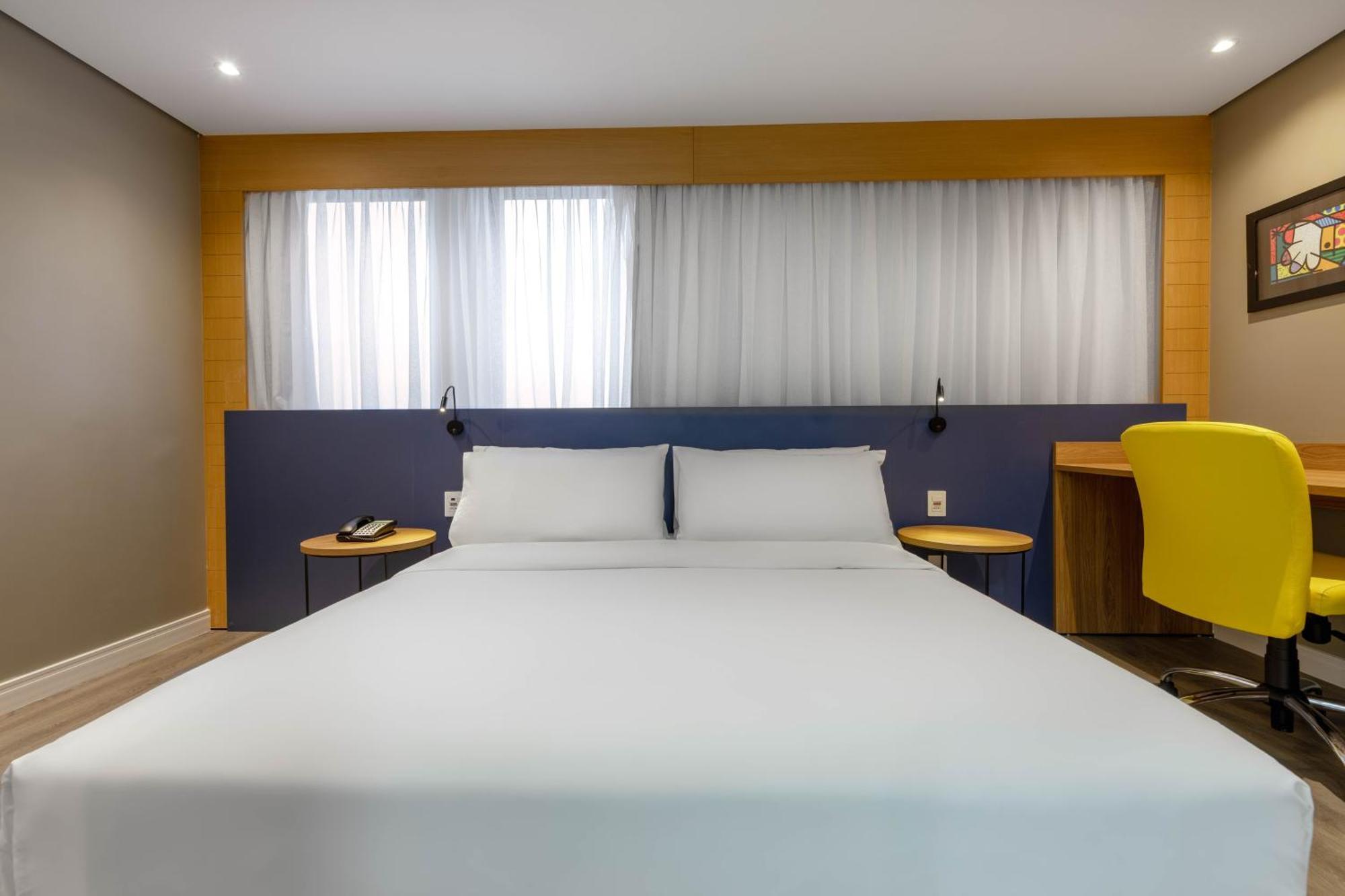 Standard King Room Accessible