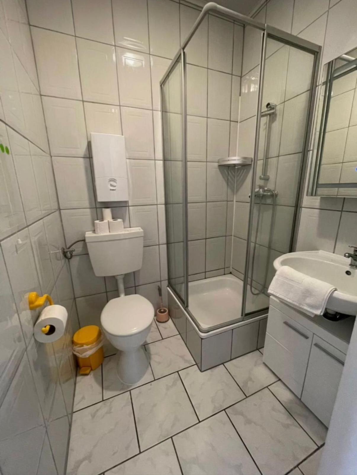 Familienzimmer mit Dusche