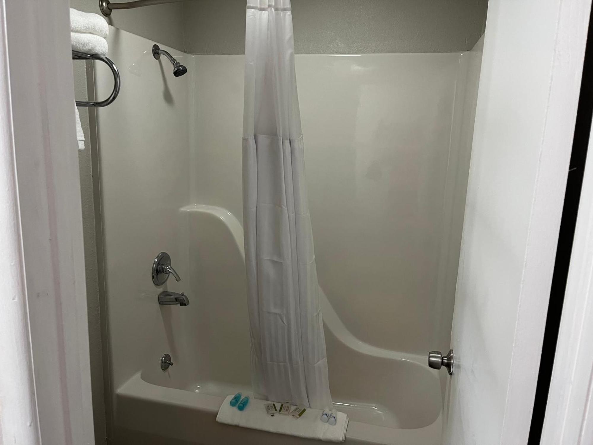 Queen Room Two Queen Beds Pet Friendly or Non-Smoking,1667516717:JPEG