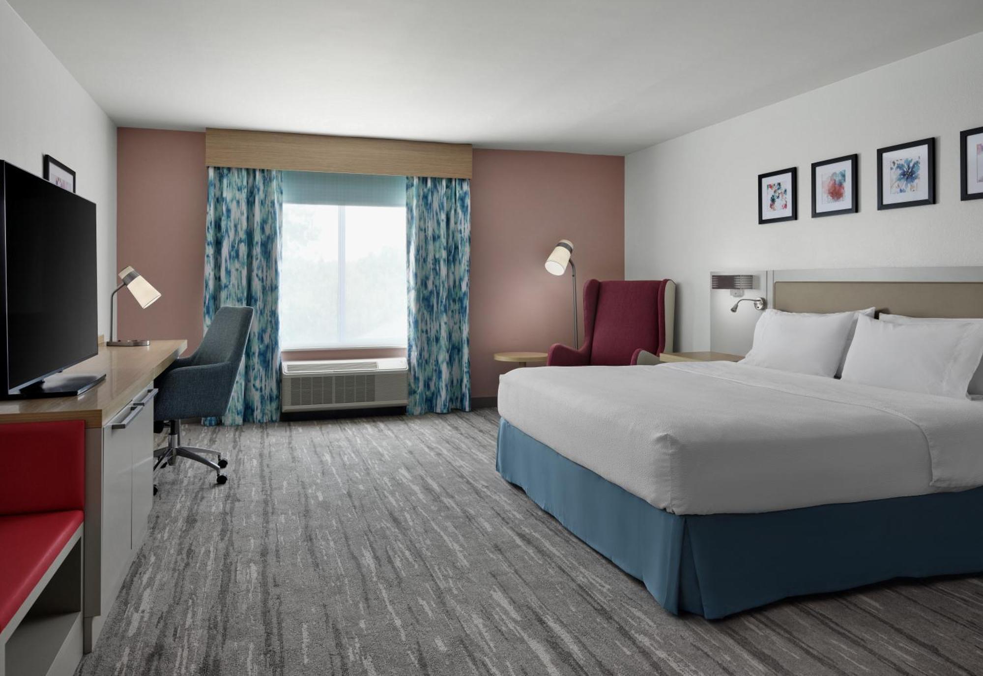 King Room Bath Tub Mobility Hearing Access