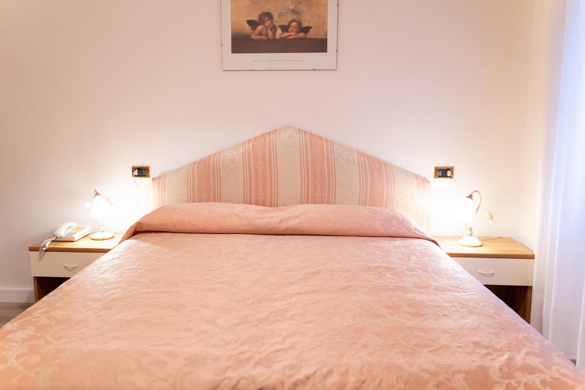 Standard Double or Twin Room Garden View