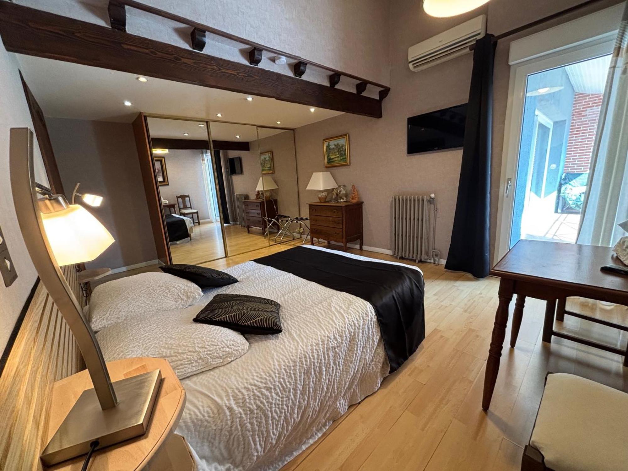 Chambre Double - Vue sur Piscine
