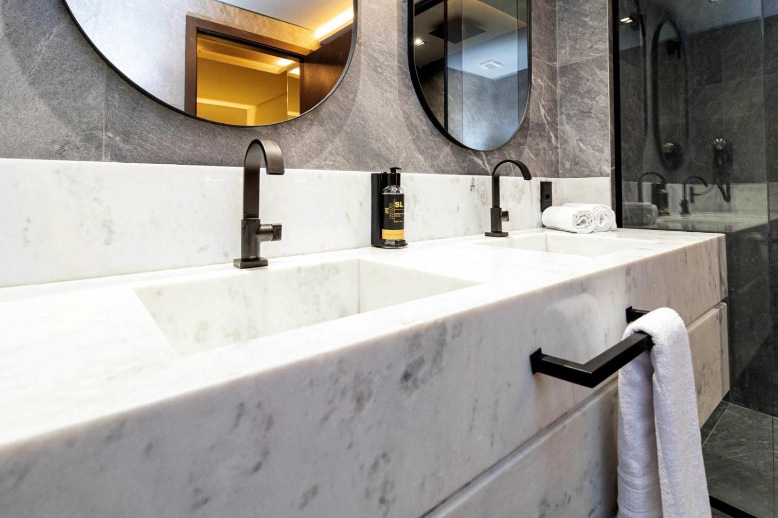 Suite with Hot Tub