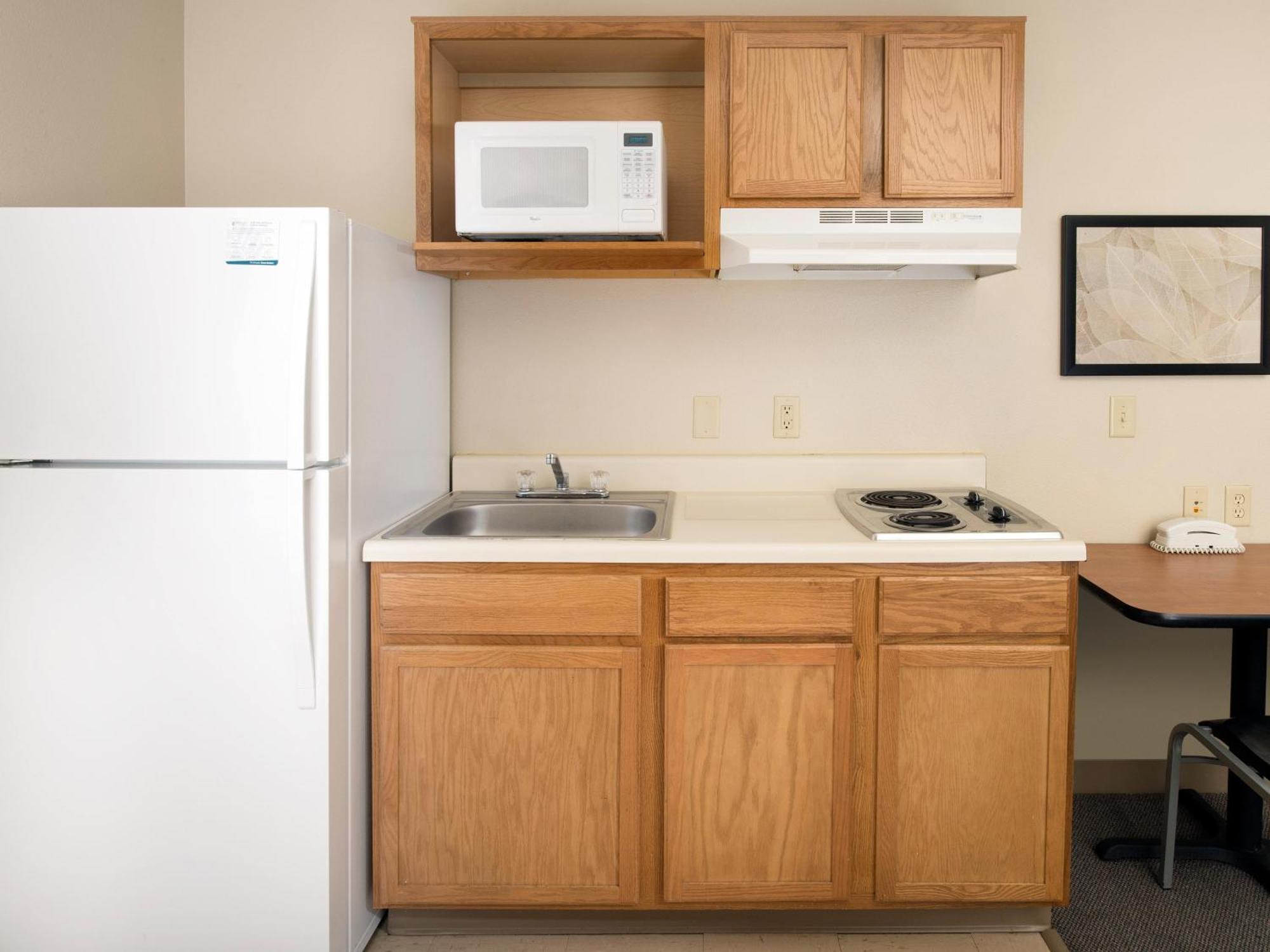 1 Full Bed | ADA/Tub/Smoking/Kitchen