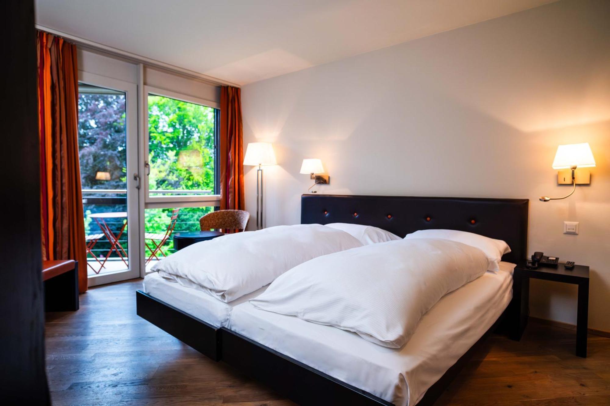 Zweibettzimmer mit Balkon