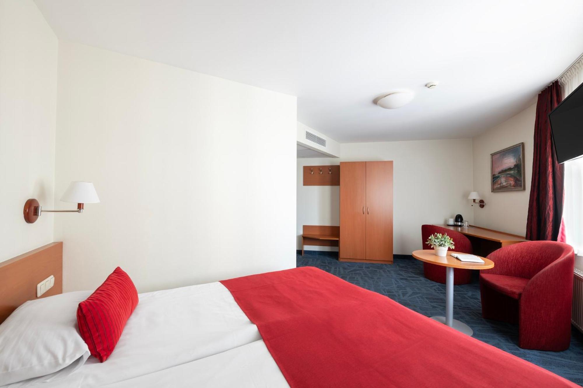 Deluxe Double or Twin Room