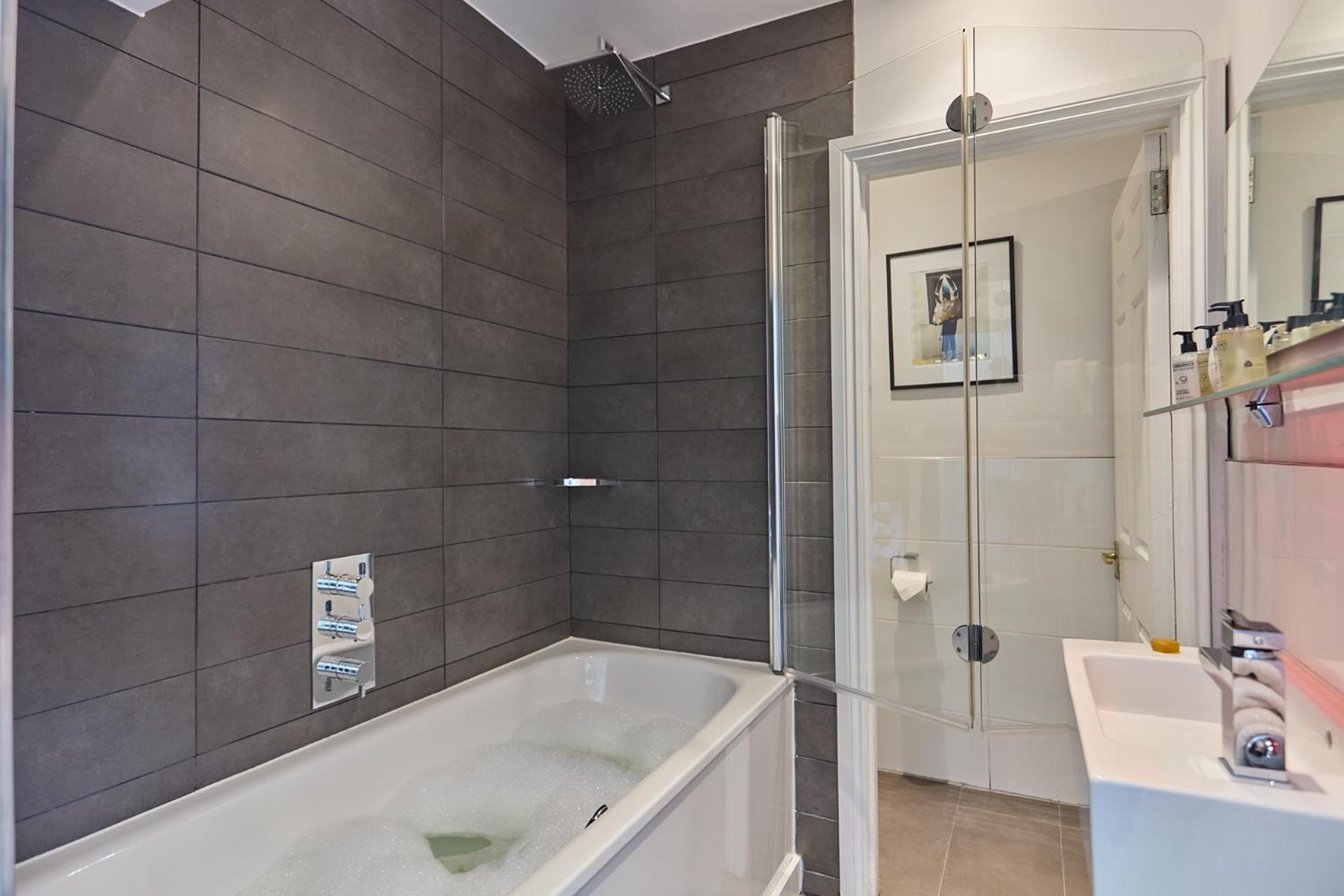 Double Room,1669830347:JPEG