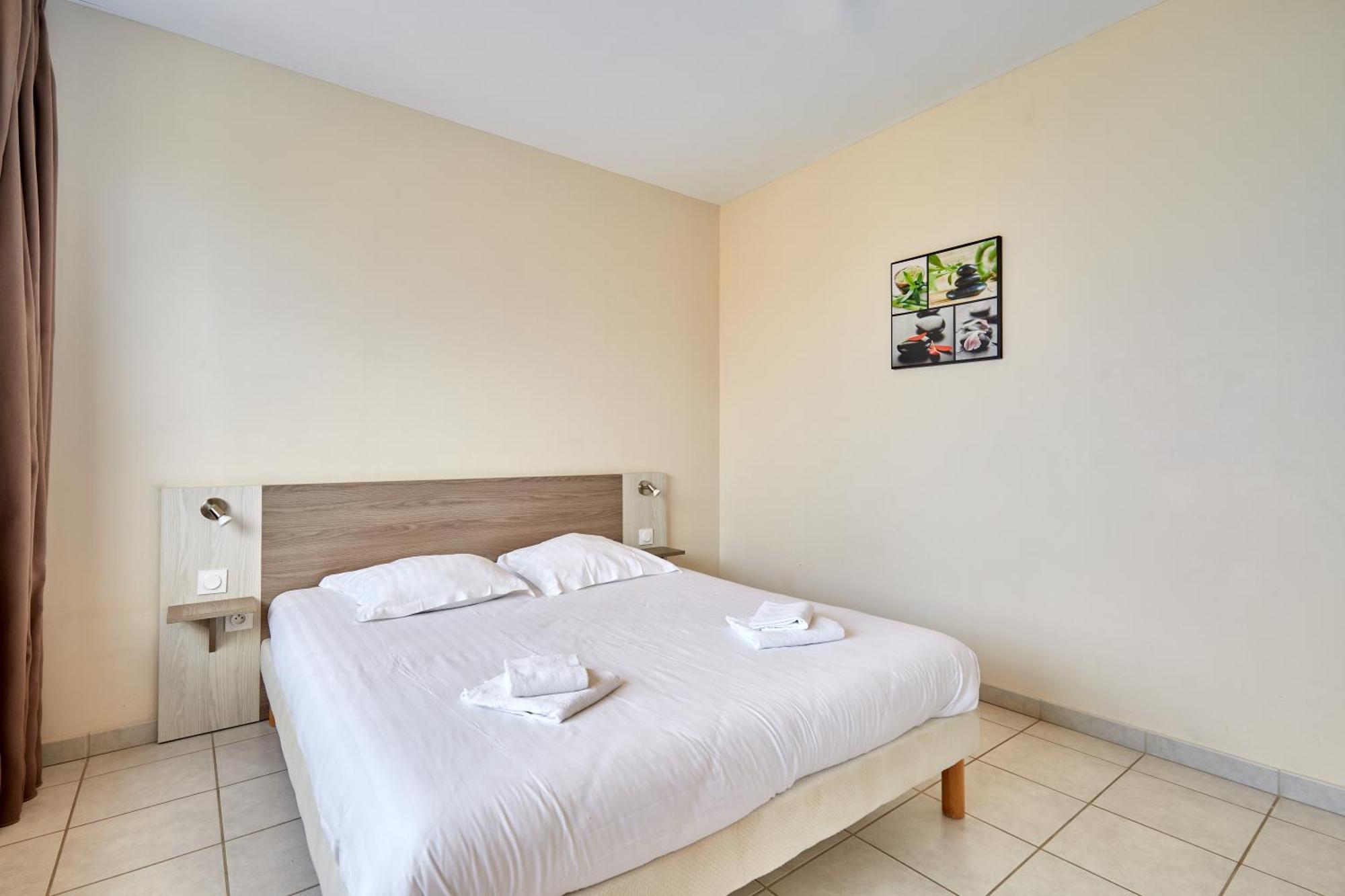 One-Bedroom Apartment Pool Side,1669832357:JPEG