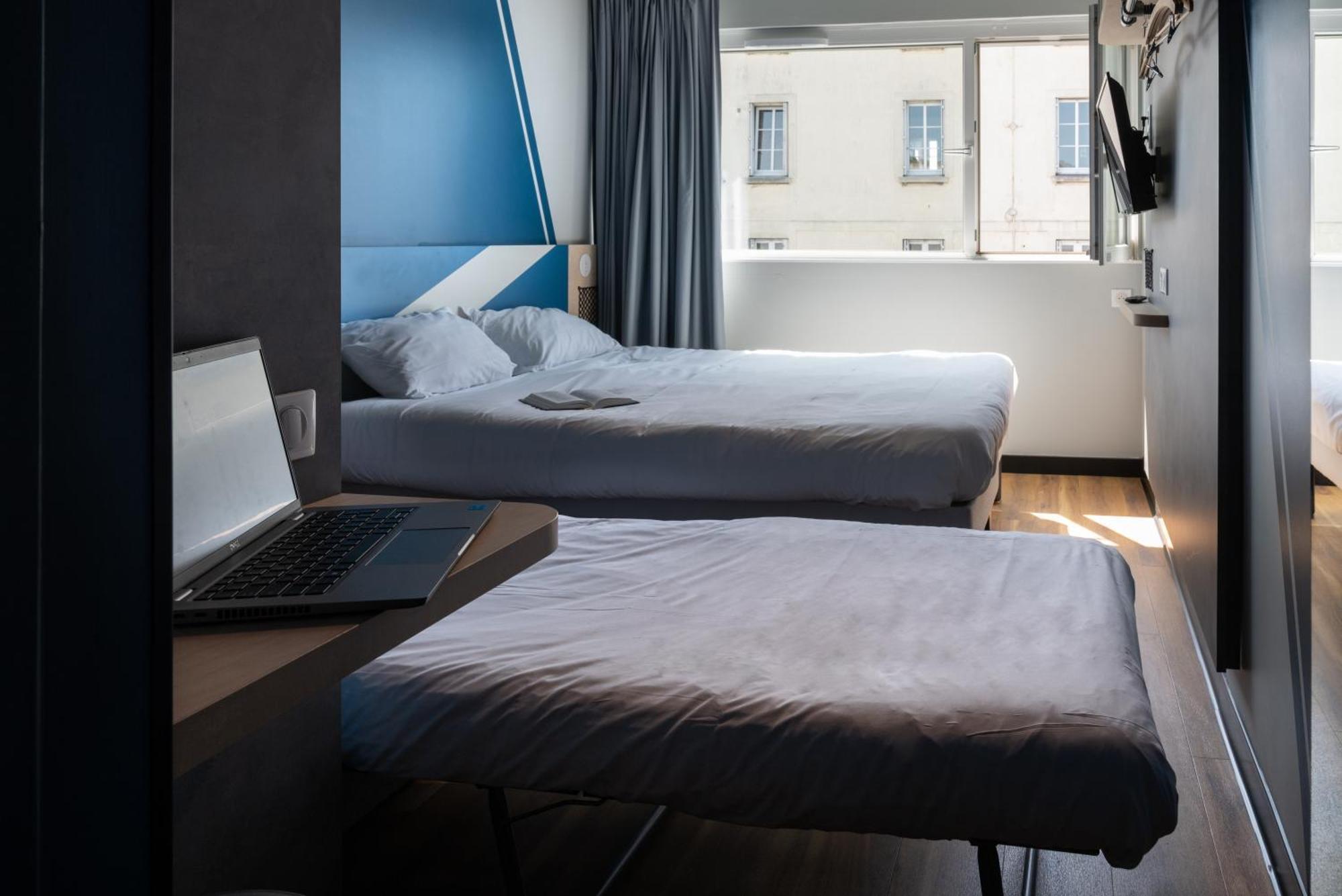Connecting Rooms