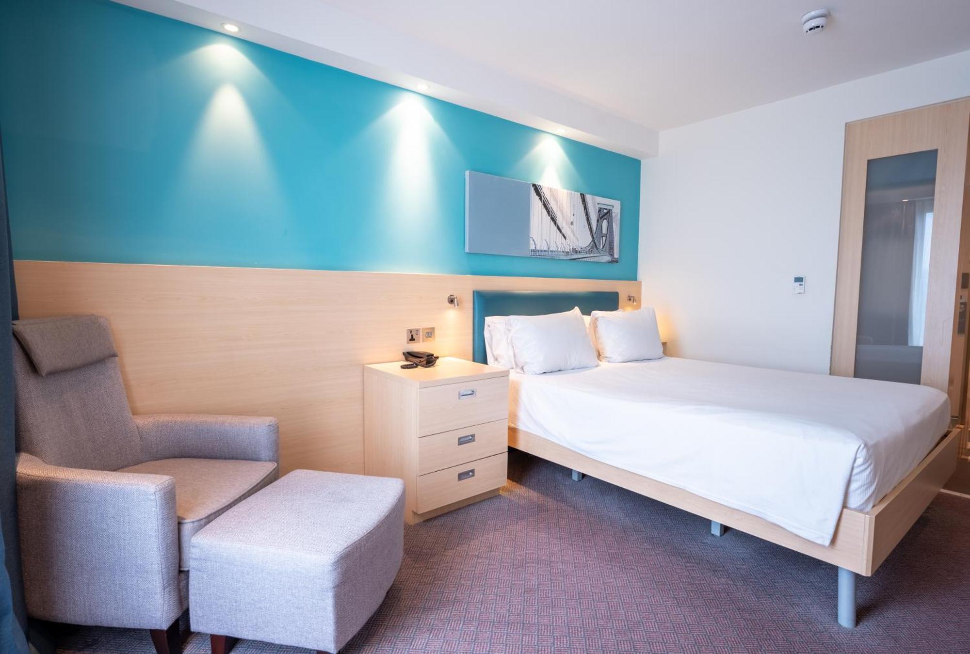Queen Room UK King Bed